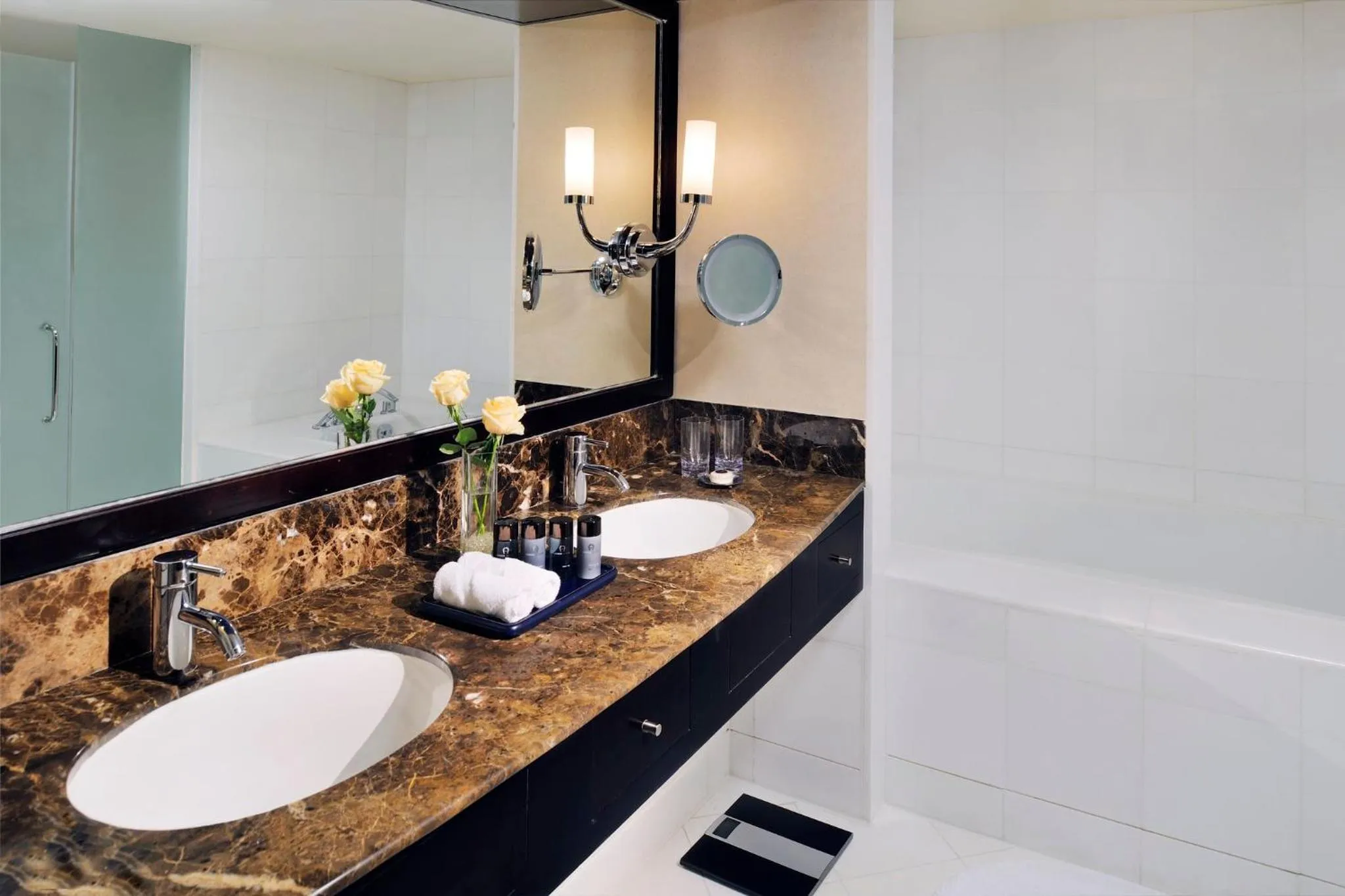 Photo of the whole room in InterContinental Abu Dhabi by IHG