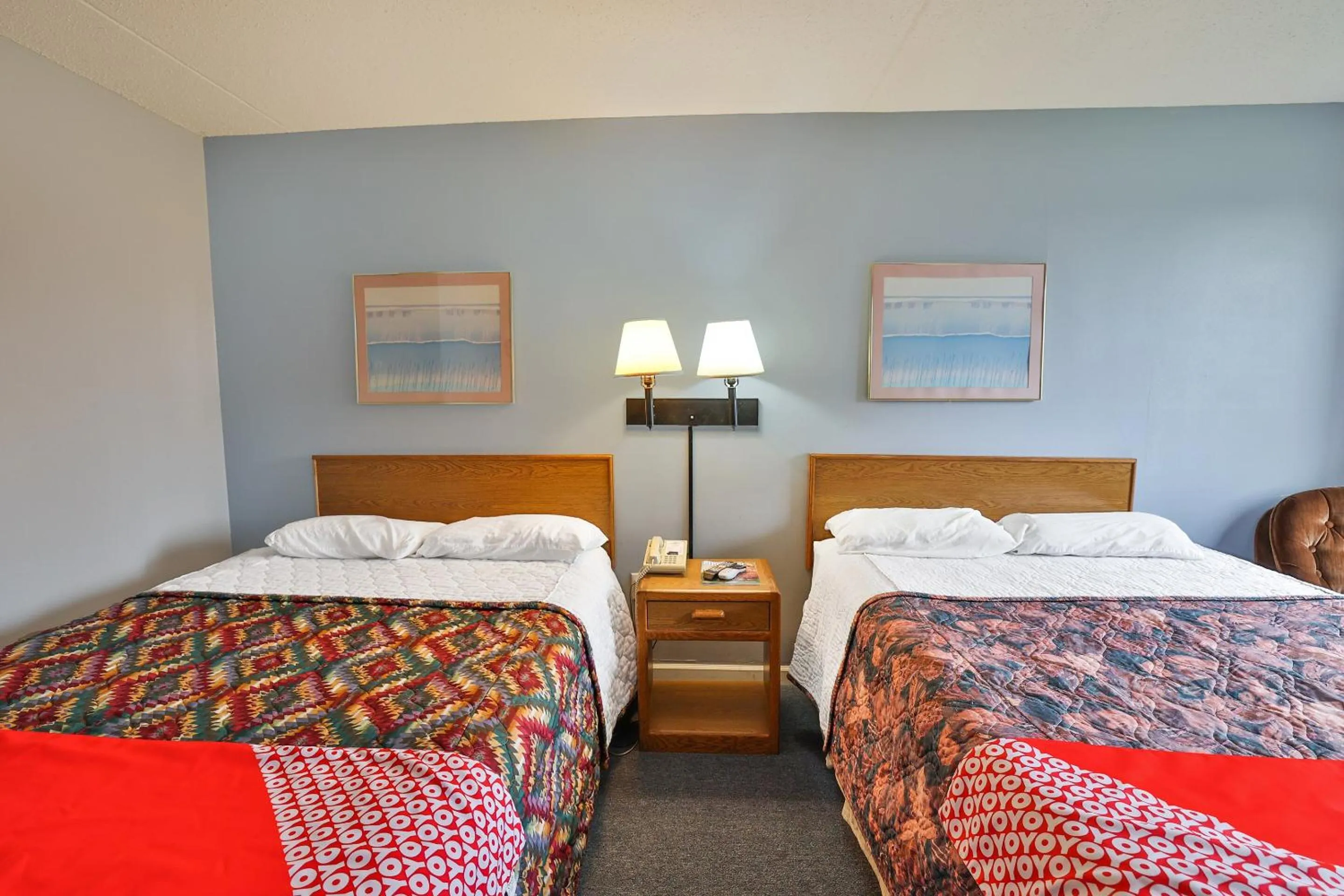 Bedroom, Bed in OYO Hotel Pipestone MN, Canterbury Park