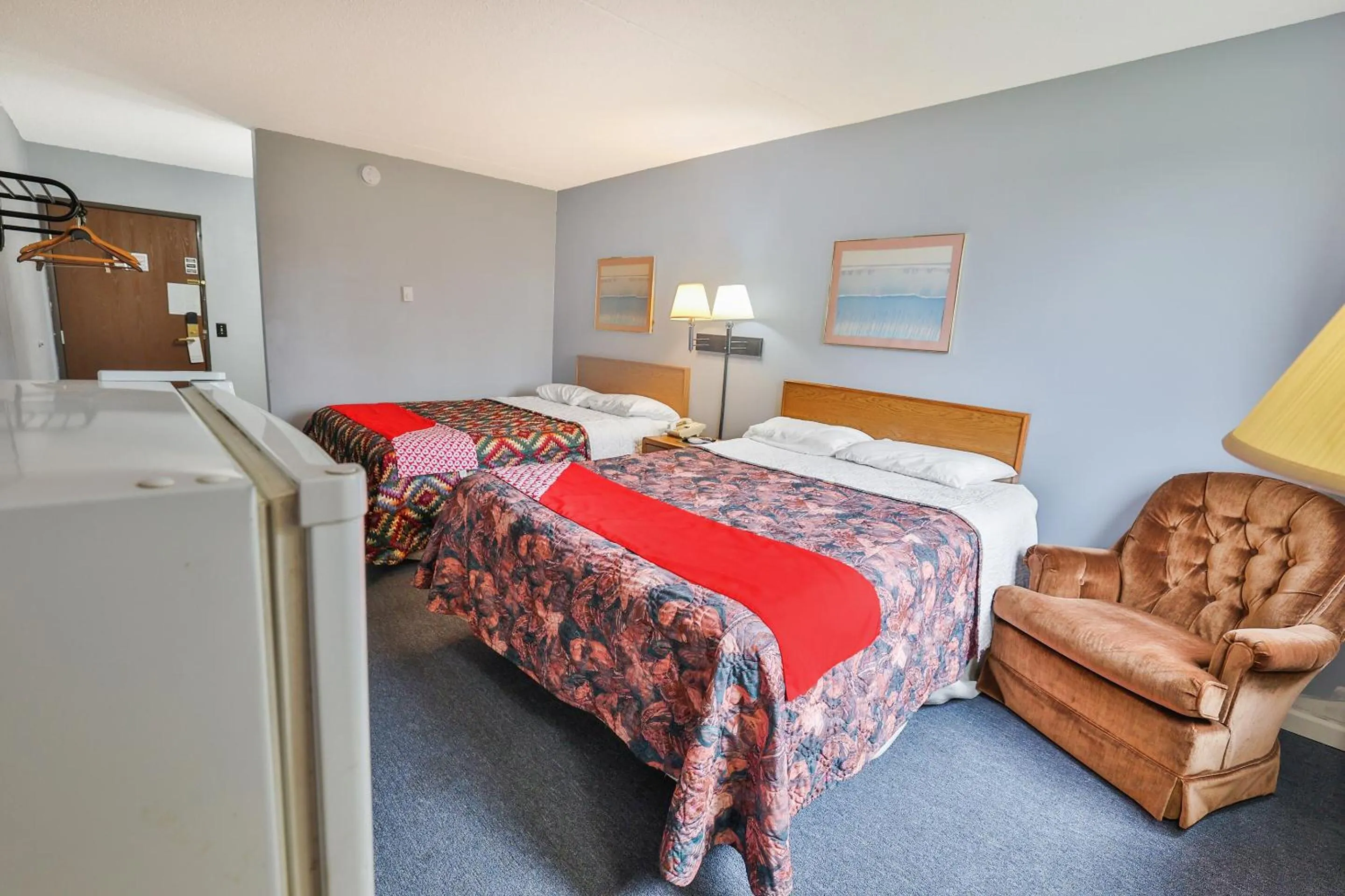 Bedroom, Bed in OYO Hotel Pipestone MN, Canterbury Park