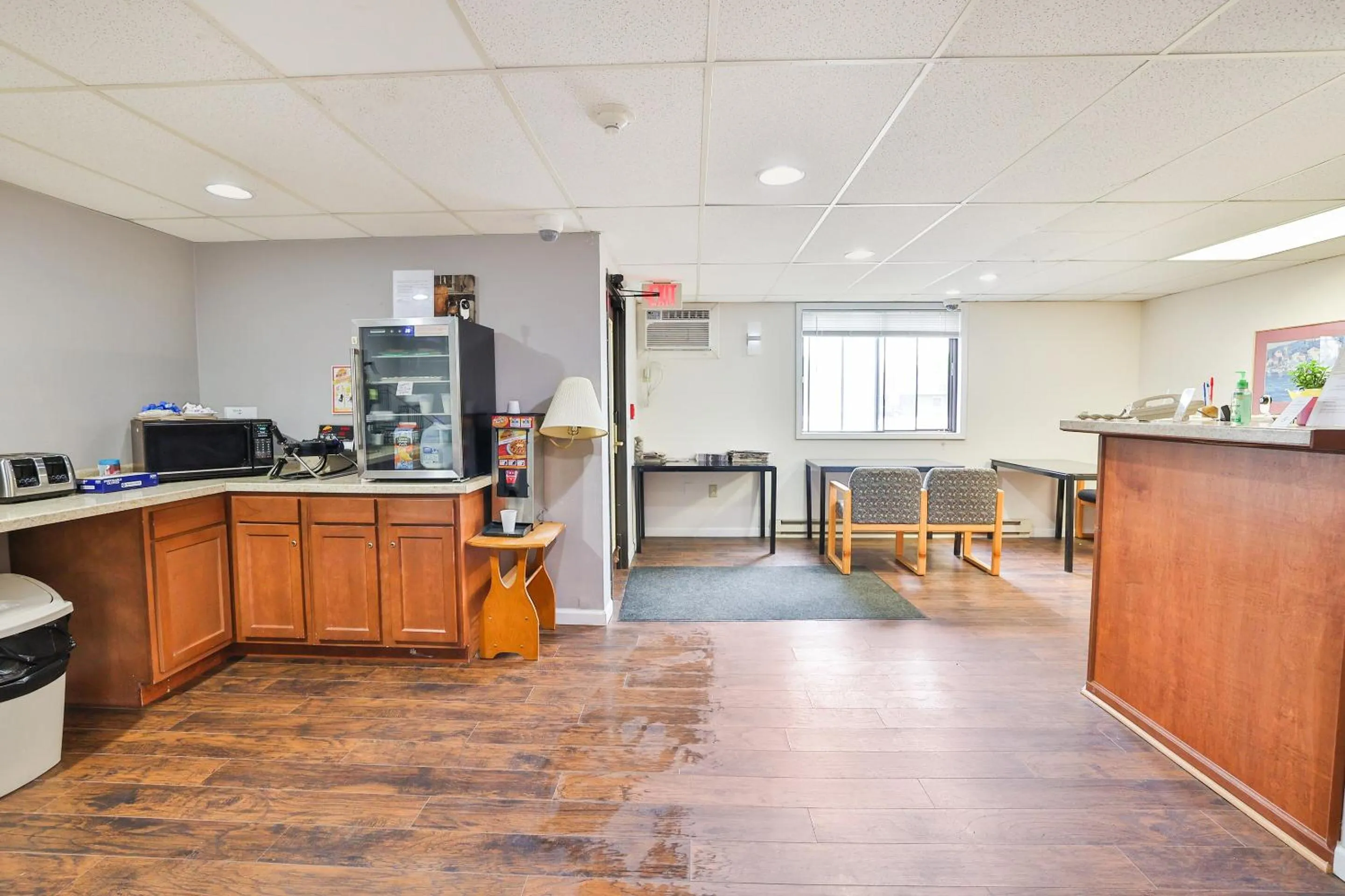 Kitchen or kitchenette in OYO Hotel Pipestone MN, Canterbury Park