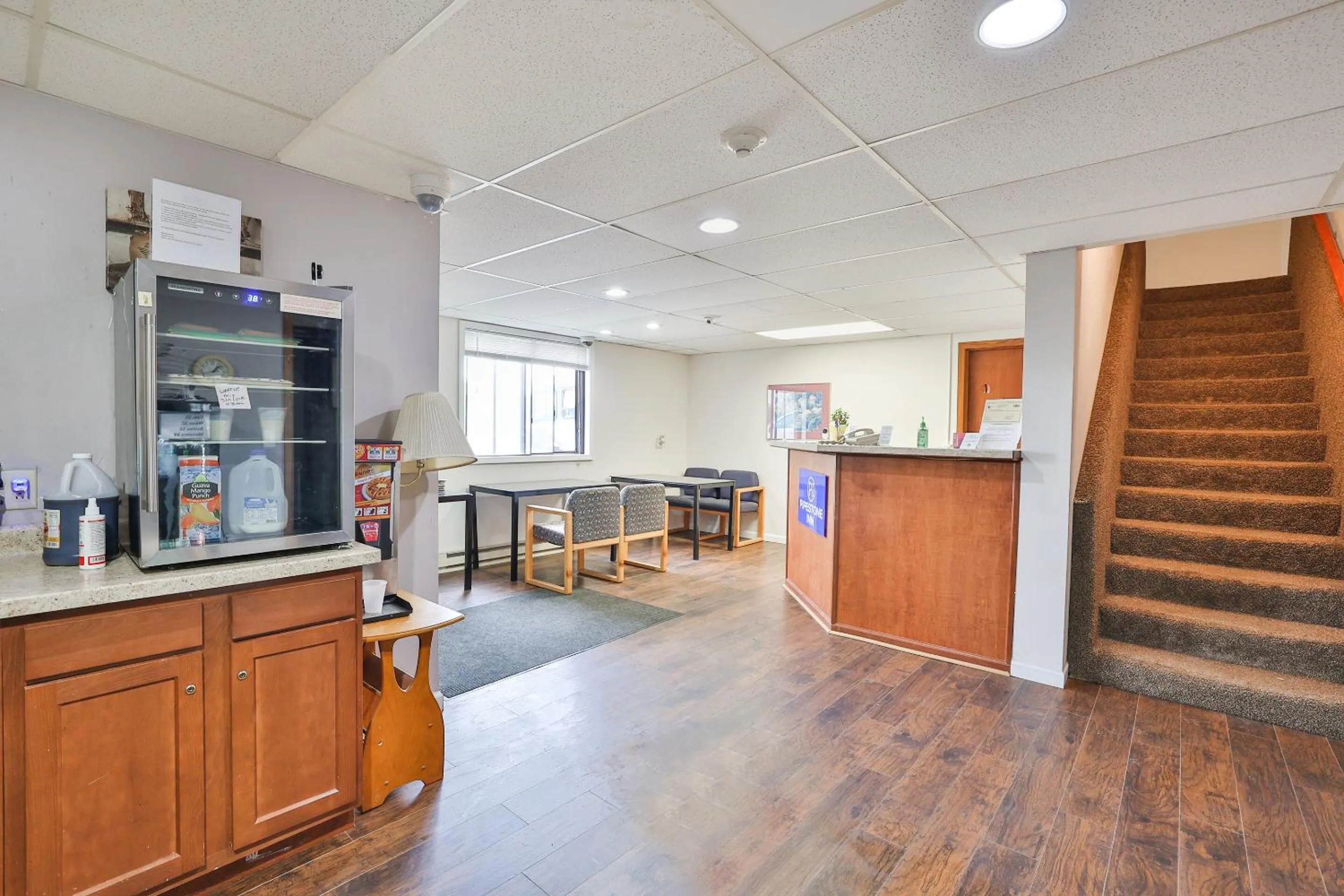 Kitchen or kitchenette in OYO Hotel Pipestone MN, Canterbury Park