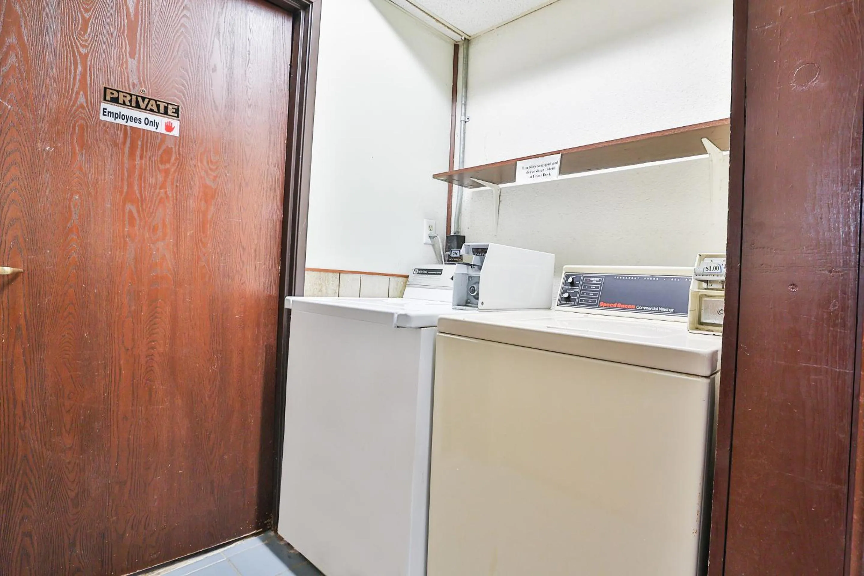 Lobby or reception in OYO Hotel Pipestone MN, Canterbury Park