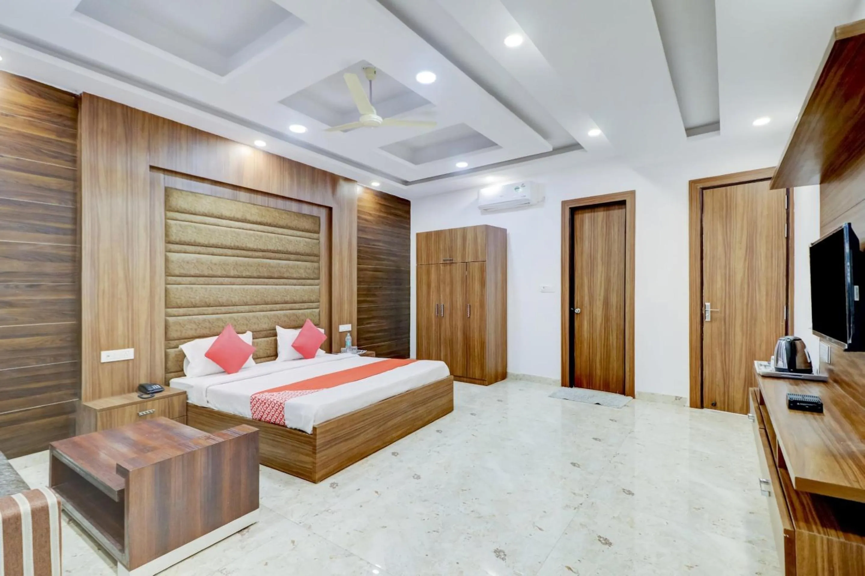 Bedroom, Bed in Hotel O Ratan Pacific Hotel And Party Hall