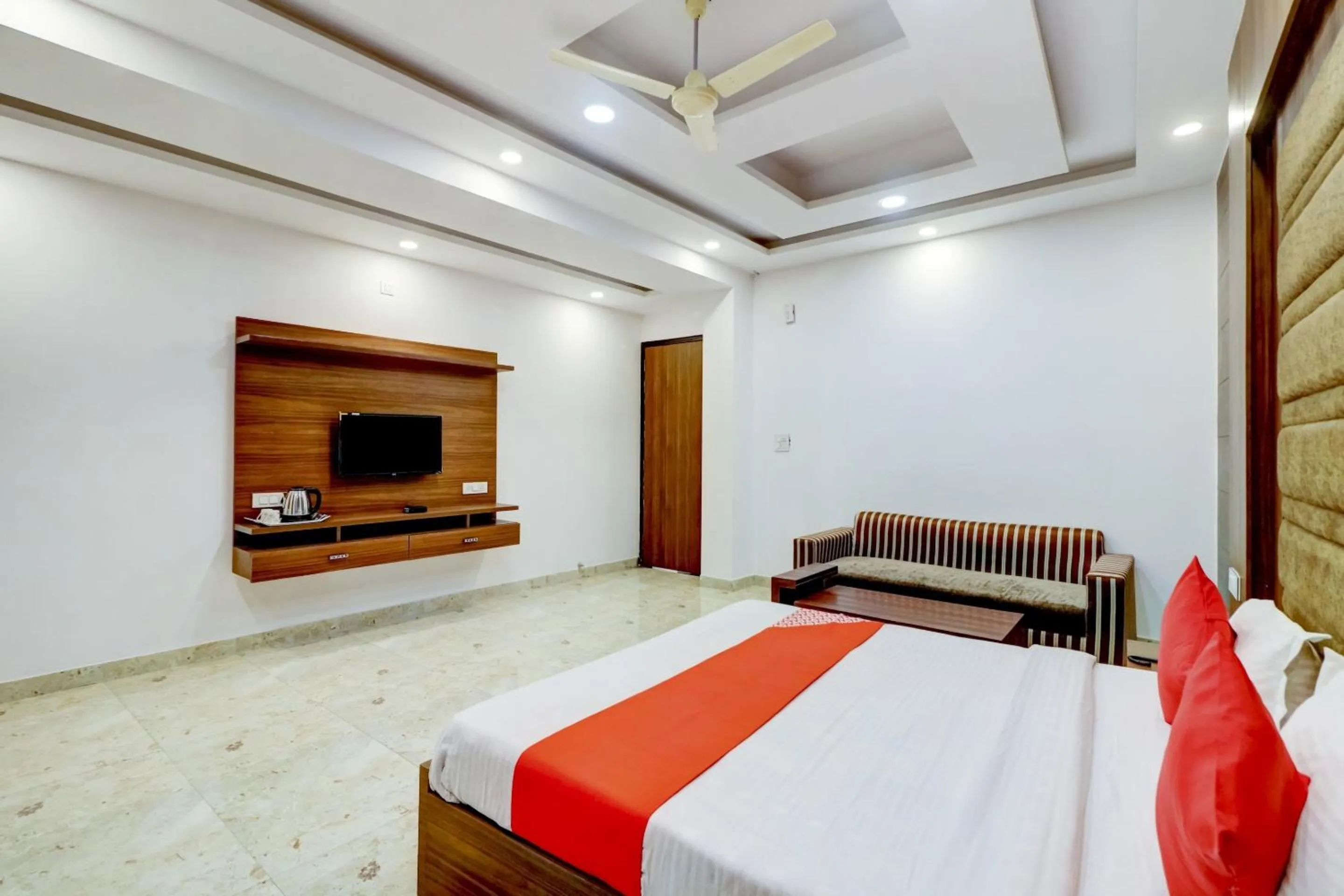 Bedroom, Bed in Hotel O Ratan Pacific Hotel And Party Hall