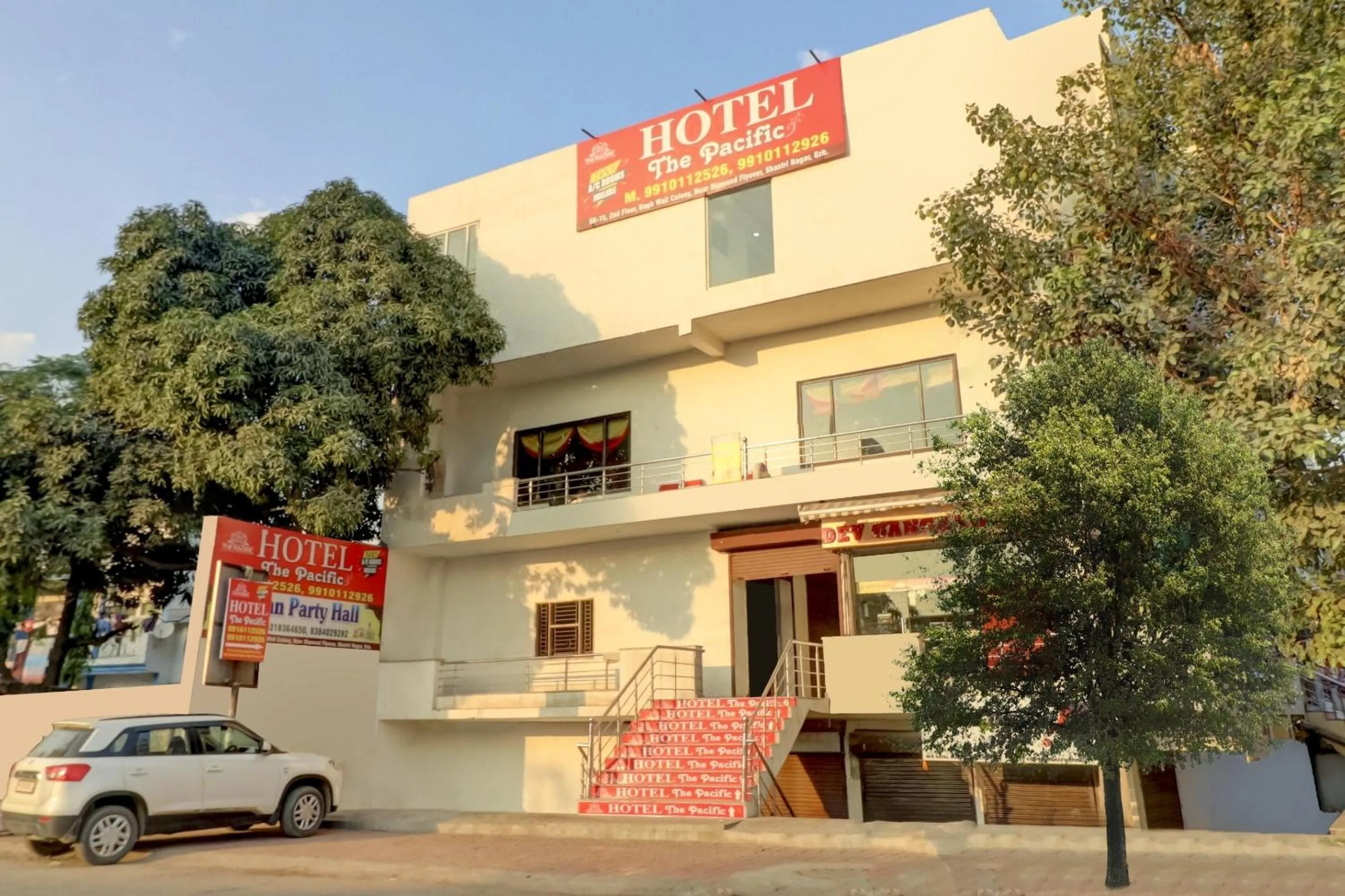 Facade/entrance in Hotel O Ratan Pacific Hotel And Party Hall
