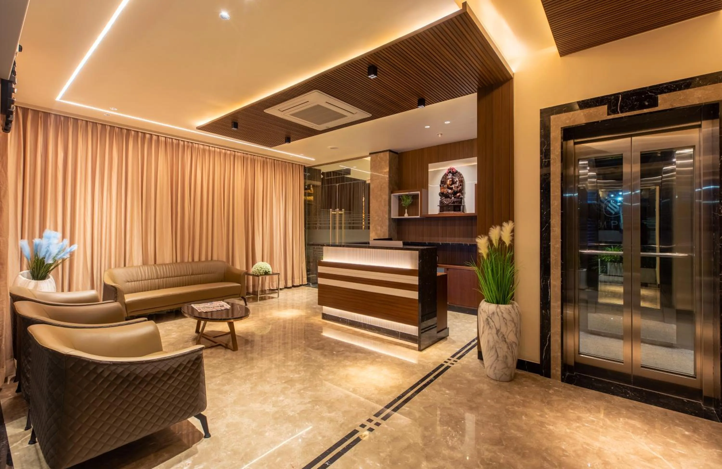 Lobby or reception in Hotel M Pro Palace Mysore - 12 Minutes to Mysore Palace