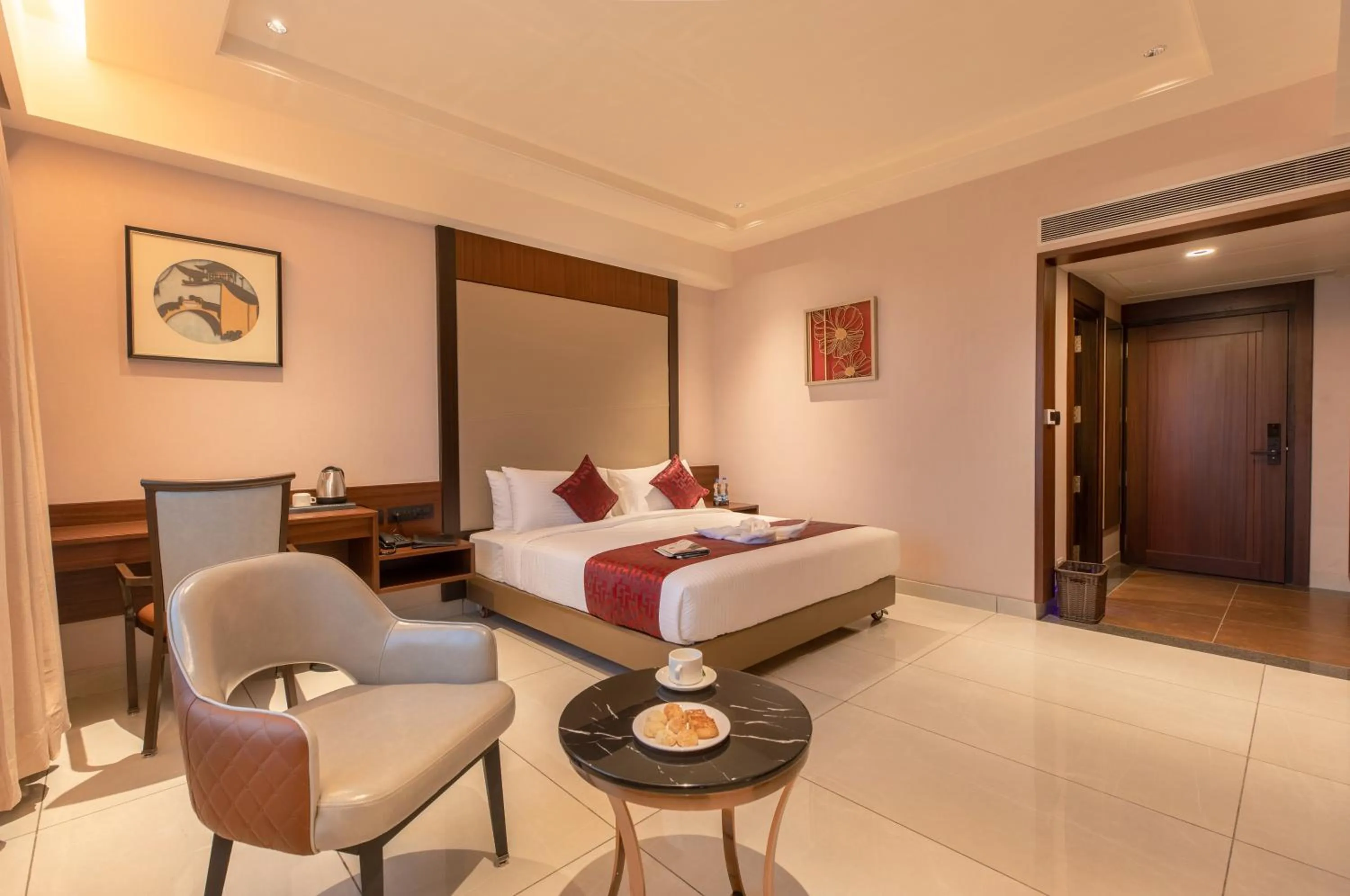 Bed in Hotel M Pro Palace Mysore - 12 Minutes to Mysore Palace