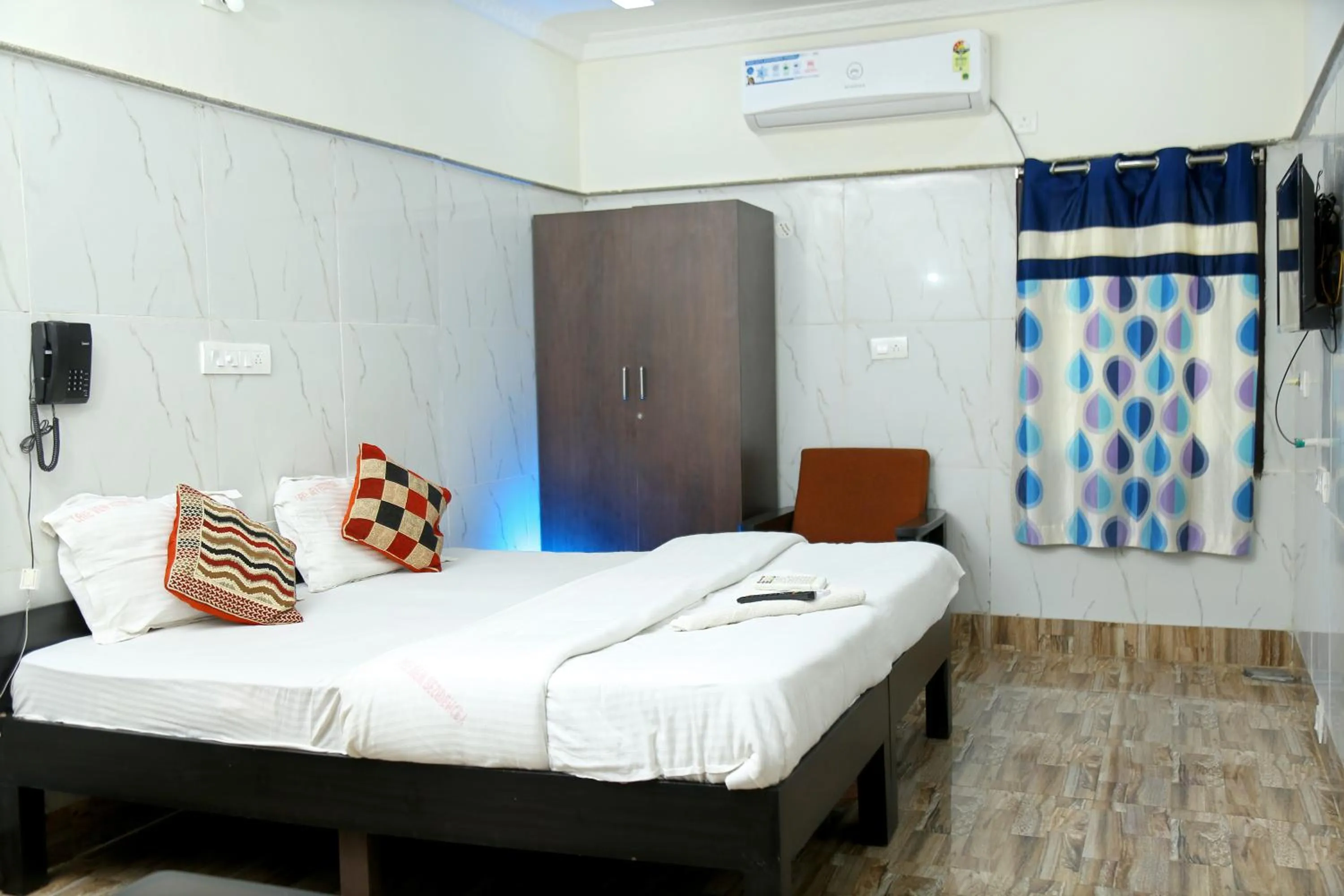 Bedroom, Bed in Lakeview Residency, Sricity TADA