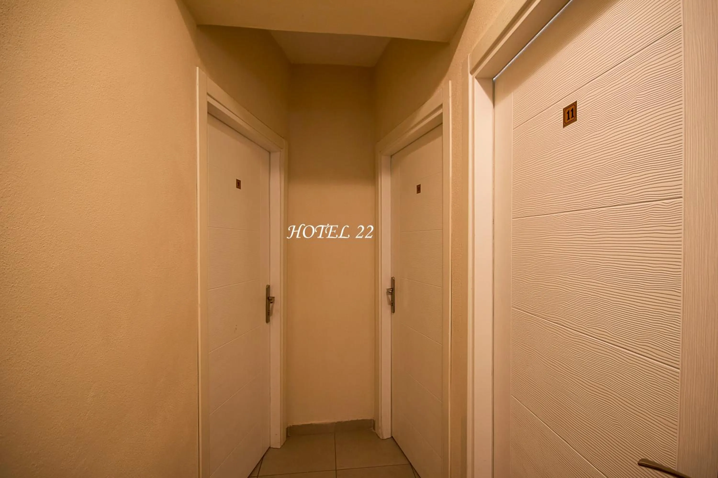 Tennis court in Home 22 Otel