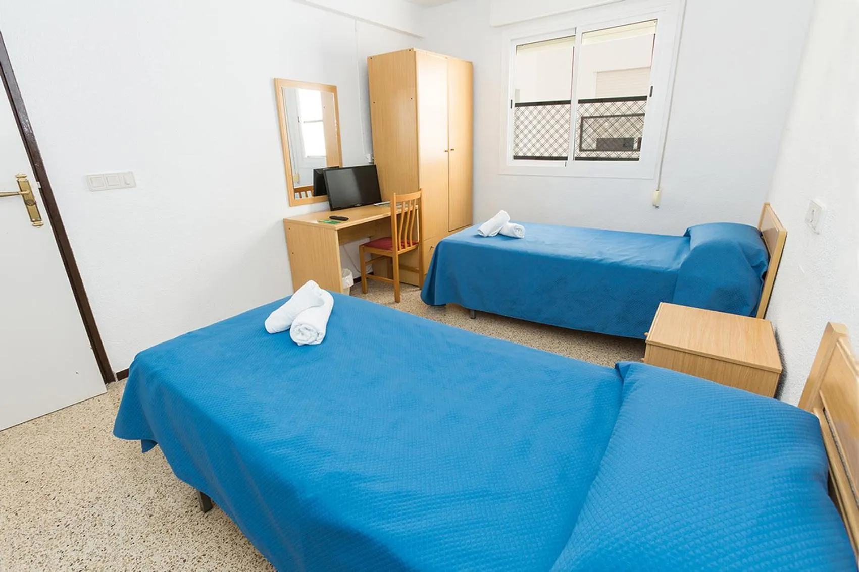 Bed in Hostal El Mercat