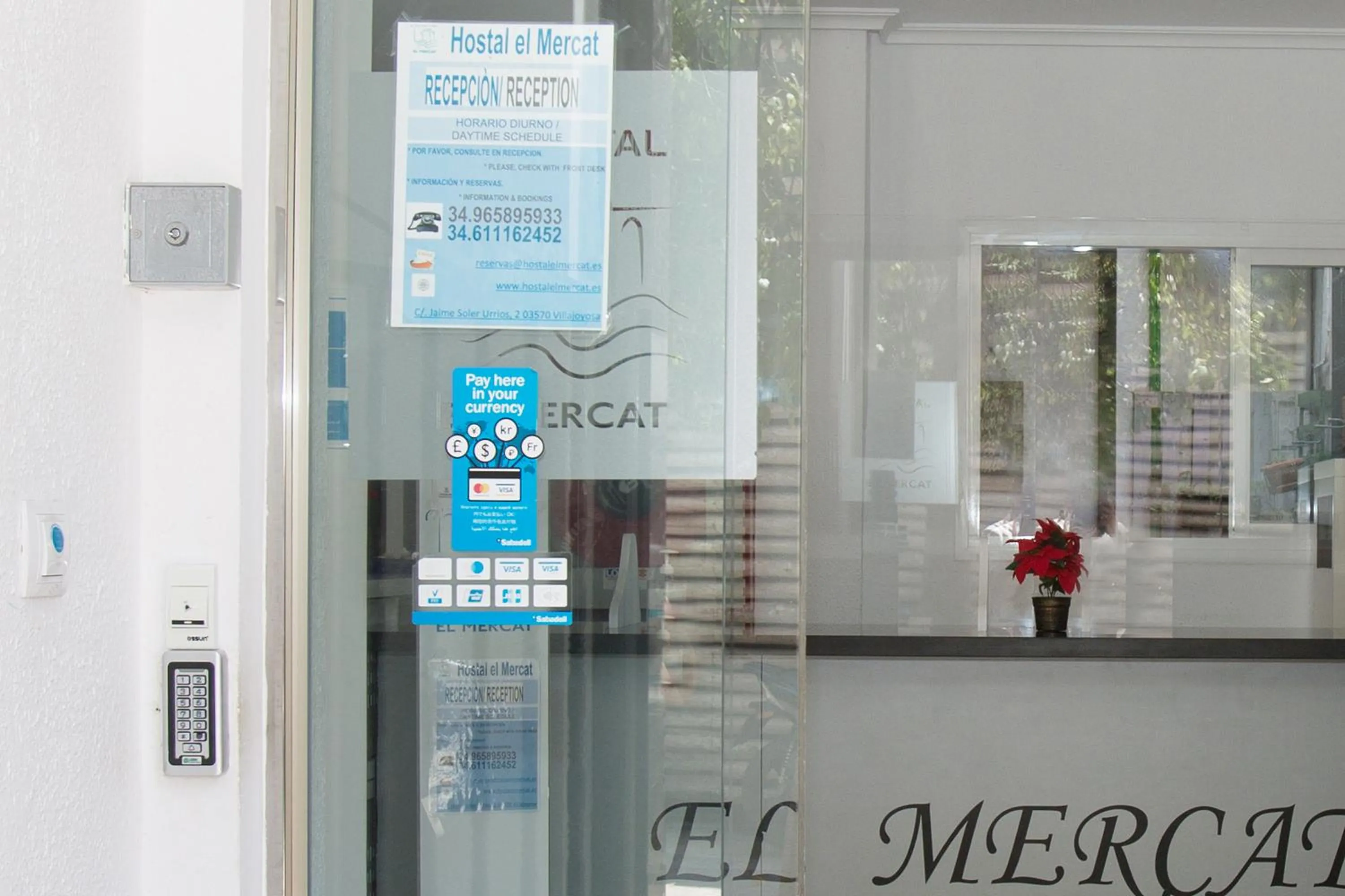 Lobby or reception in Hostal El Mercat