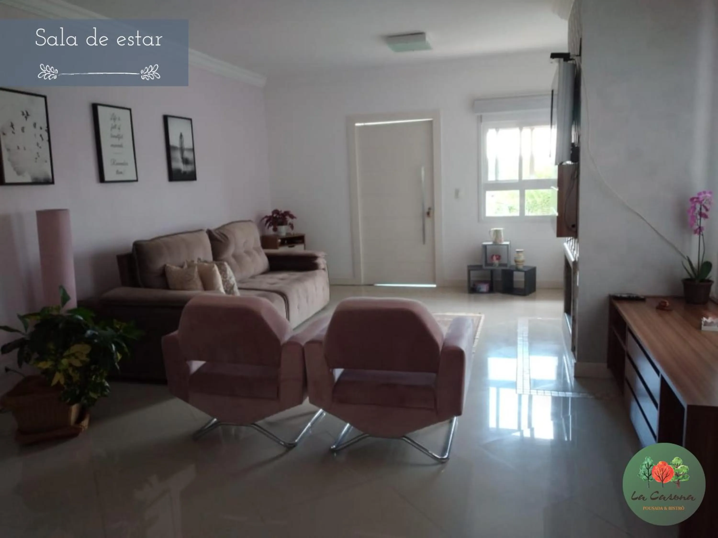 Seating area in Pousada La Casona
