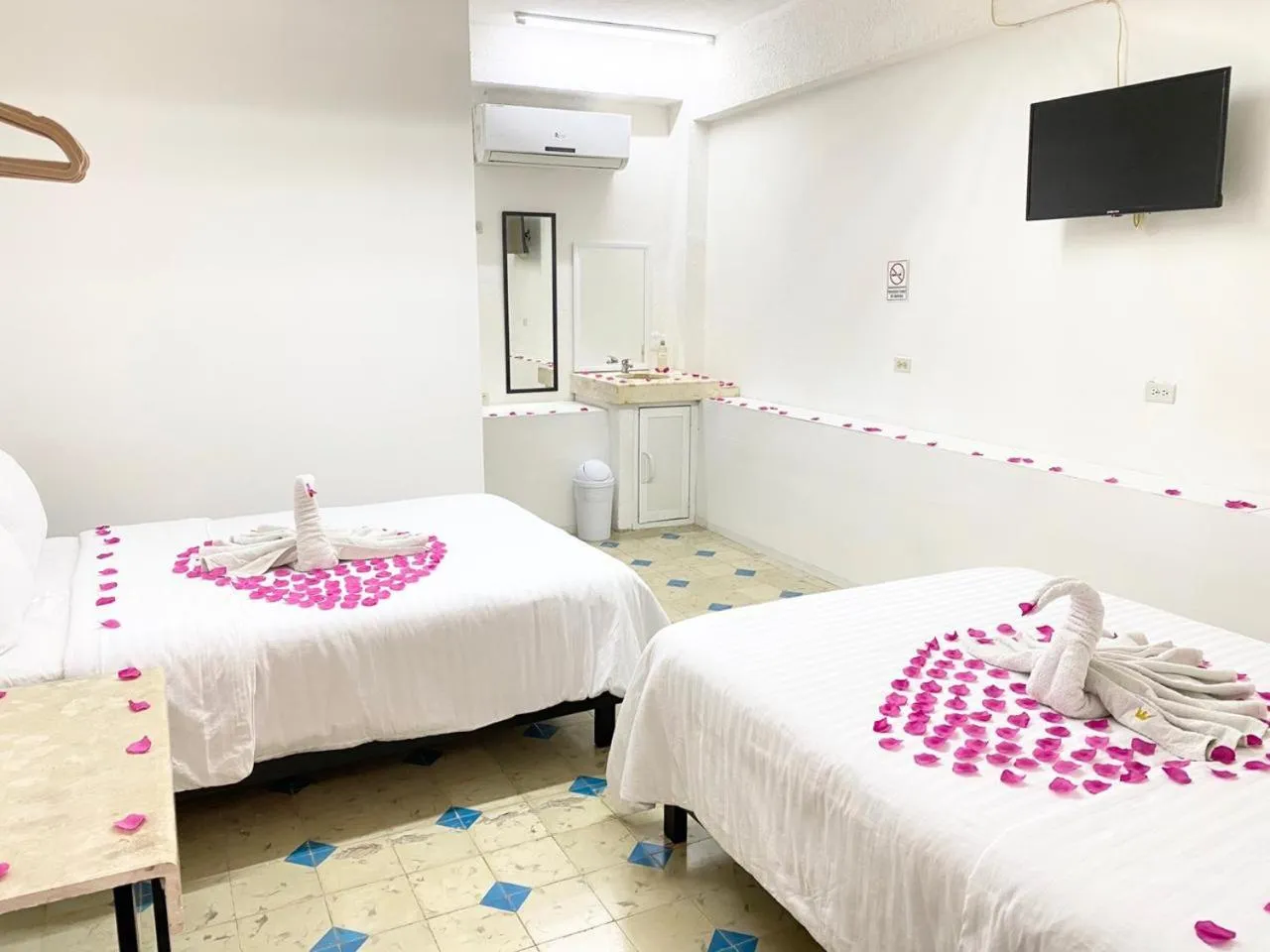 Photo of the whole room in Hotel La Catedral Mérida