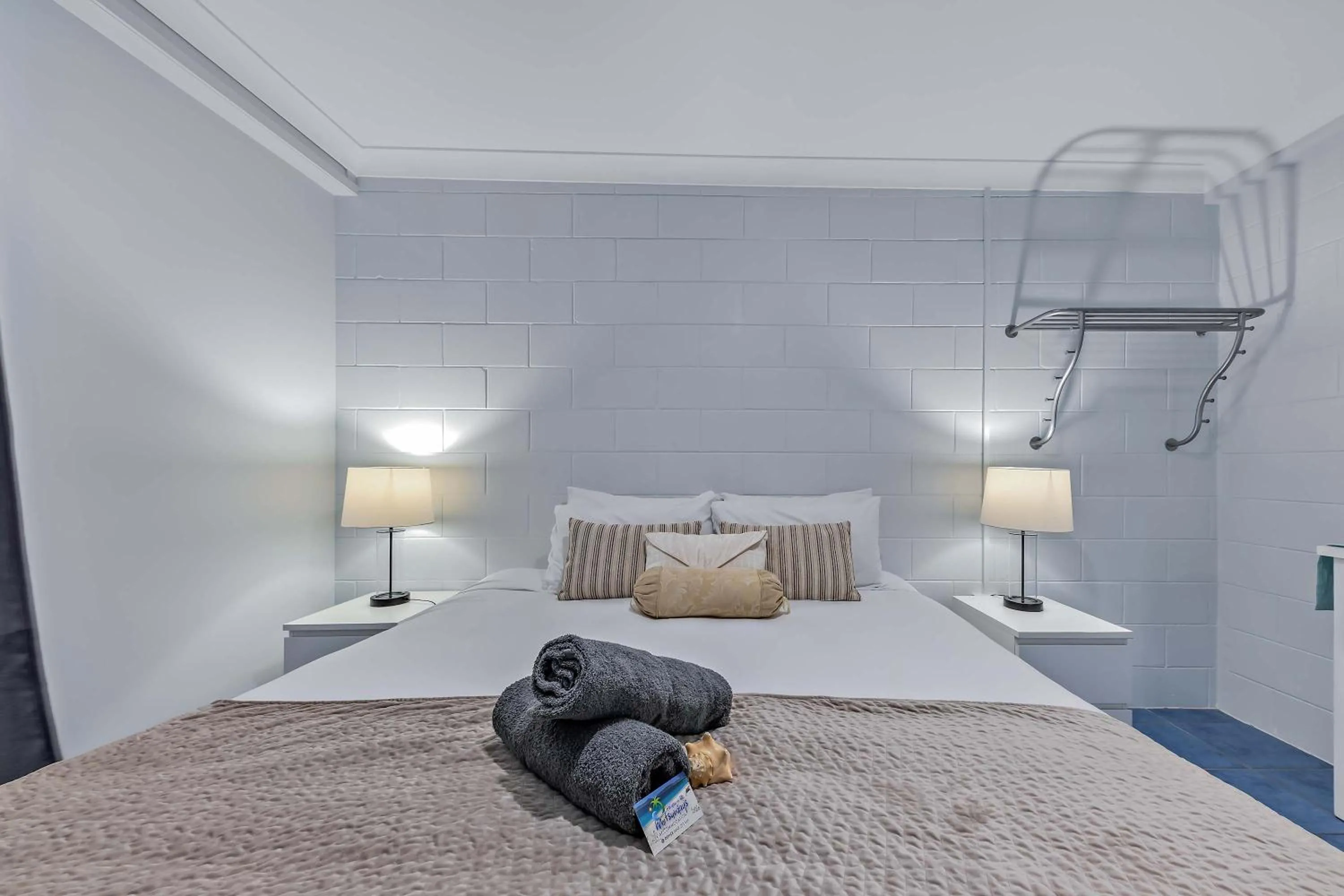 Bed in Airlie Sun & Sand Accommodation #5