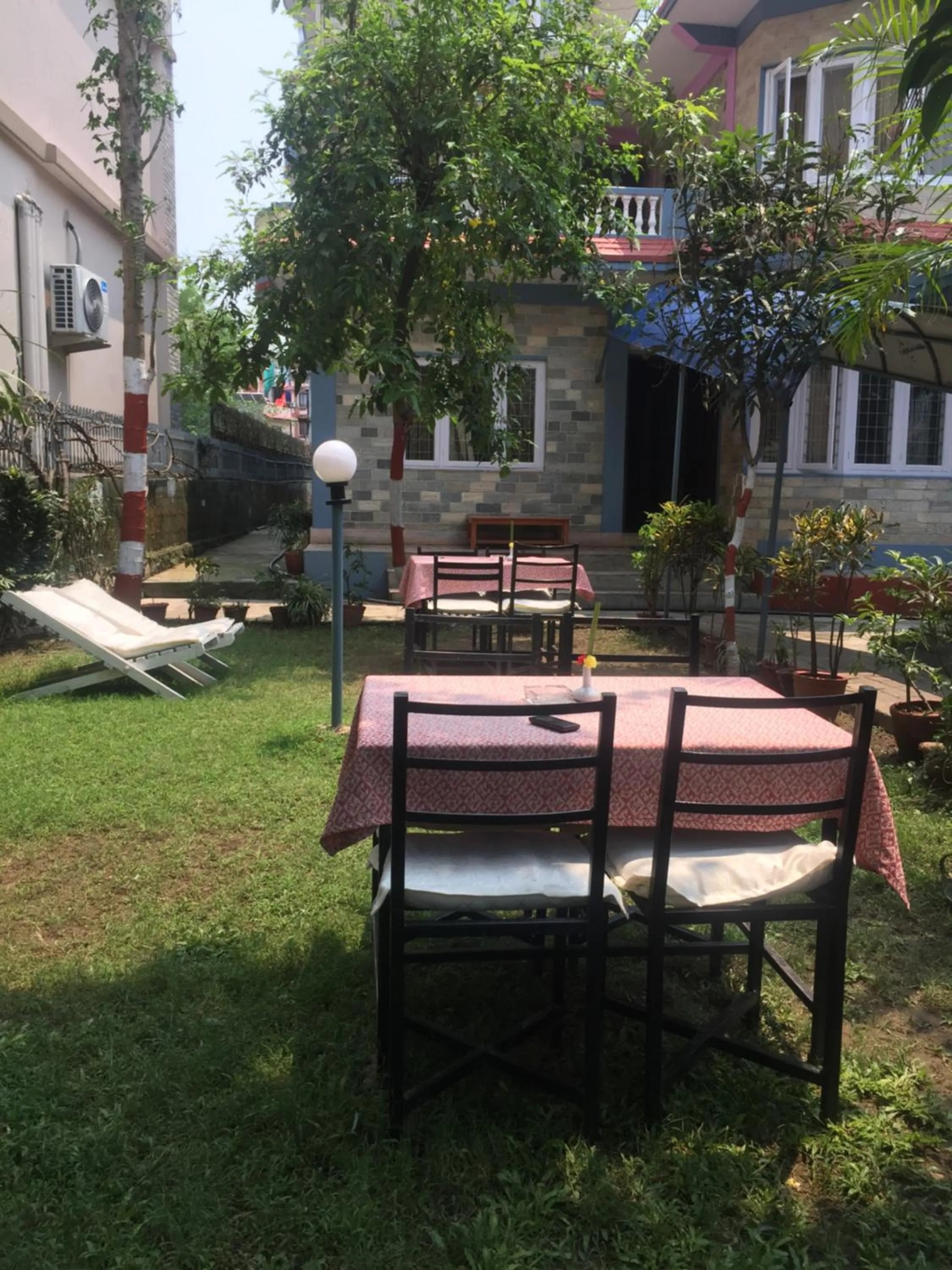 Restaurant/places to eat in Hotel Fishtail Villa