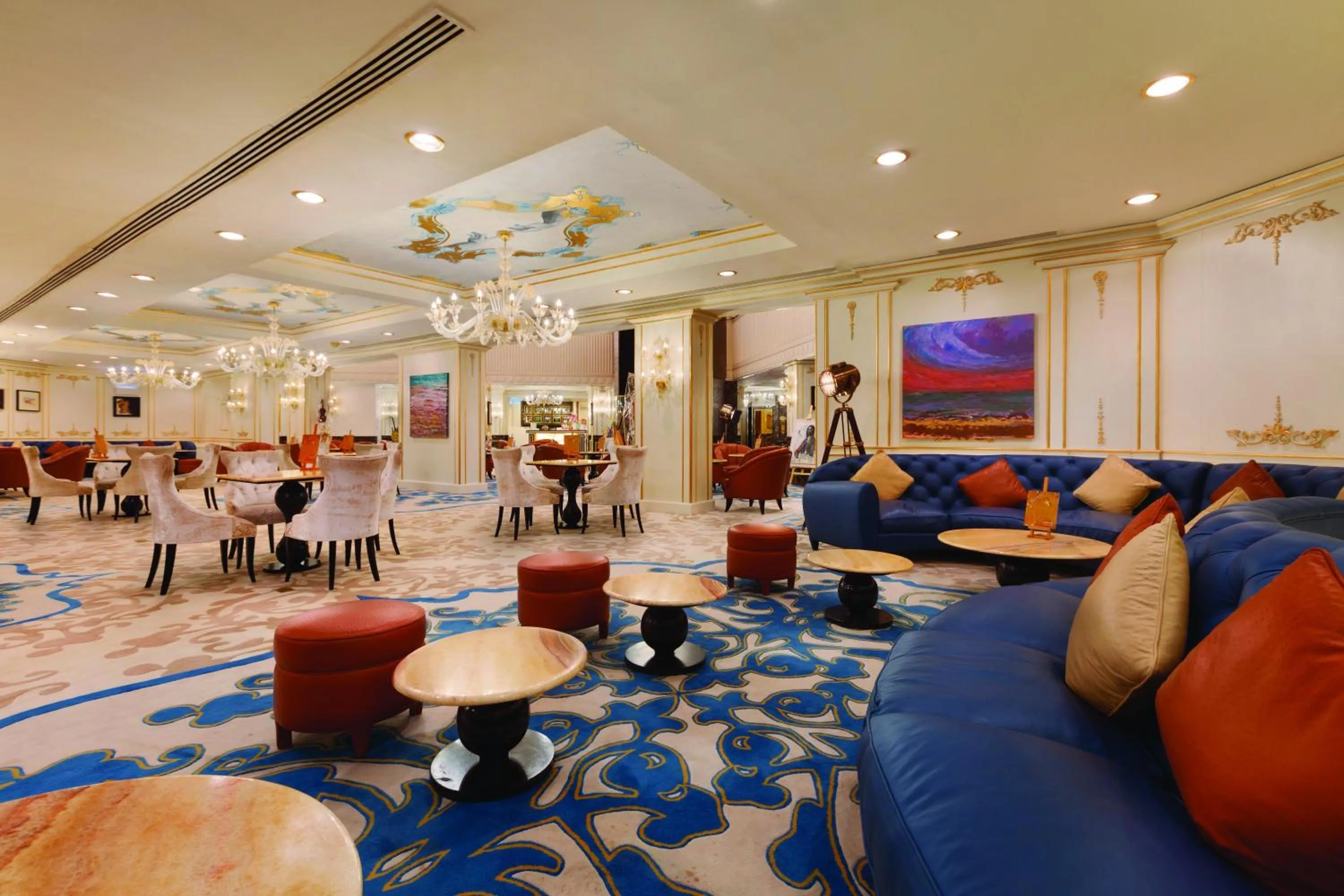 Lounge or bar in Grand Regency Doha, Trademark Collection by Wyndham