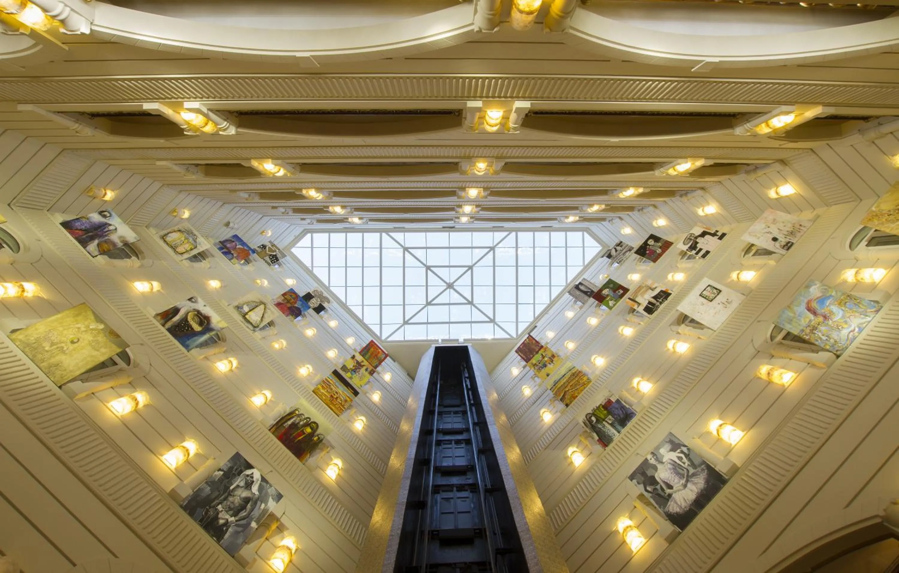 Lounge or bar in Grand Regency Doha, Trademark Collection by Wyndham