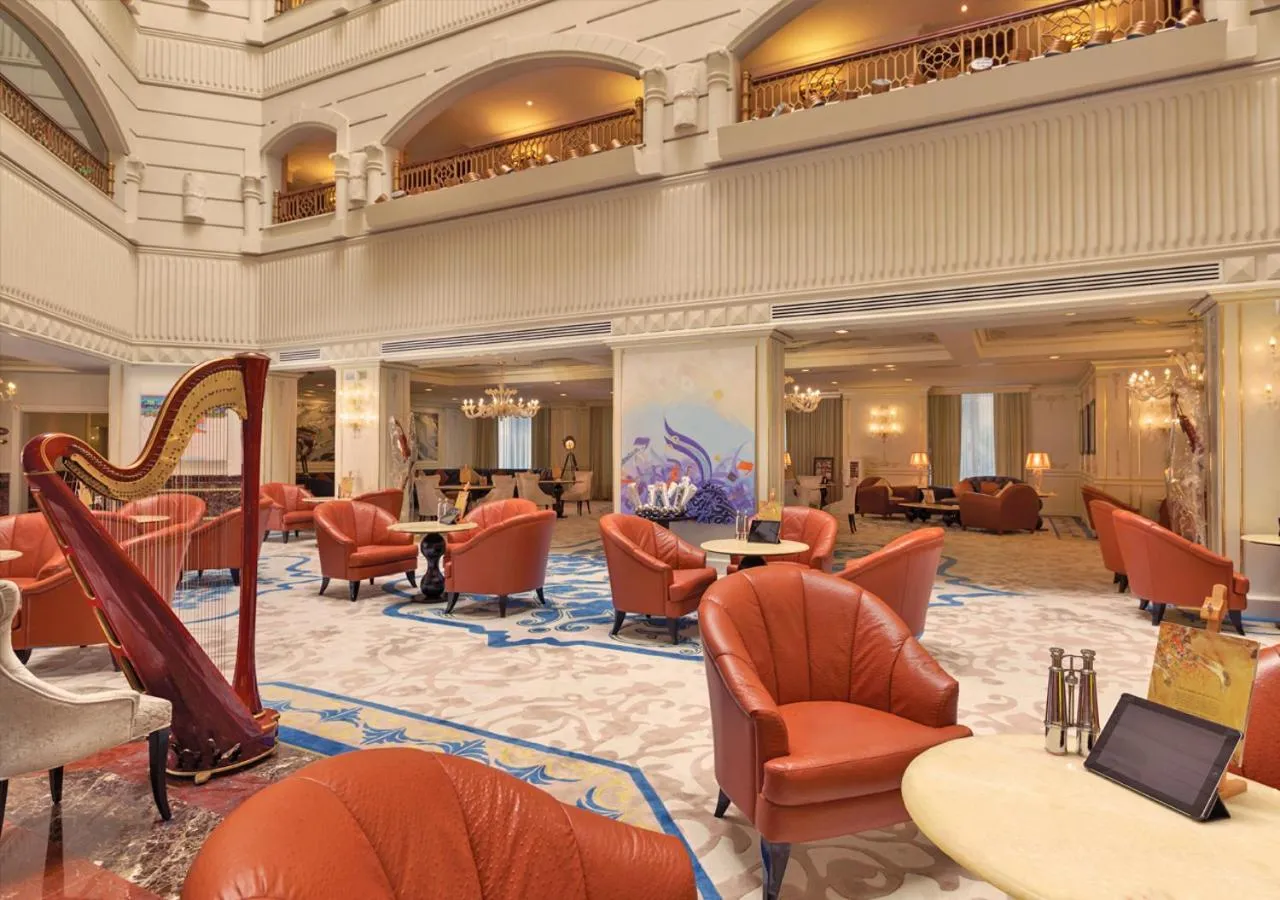Lounge or bar in Grand Regency Doha, Trademark Collection by Wyndham