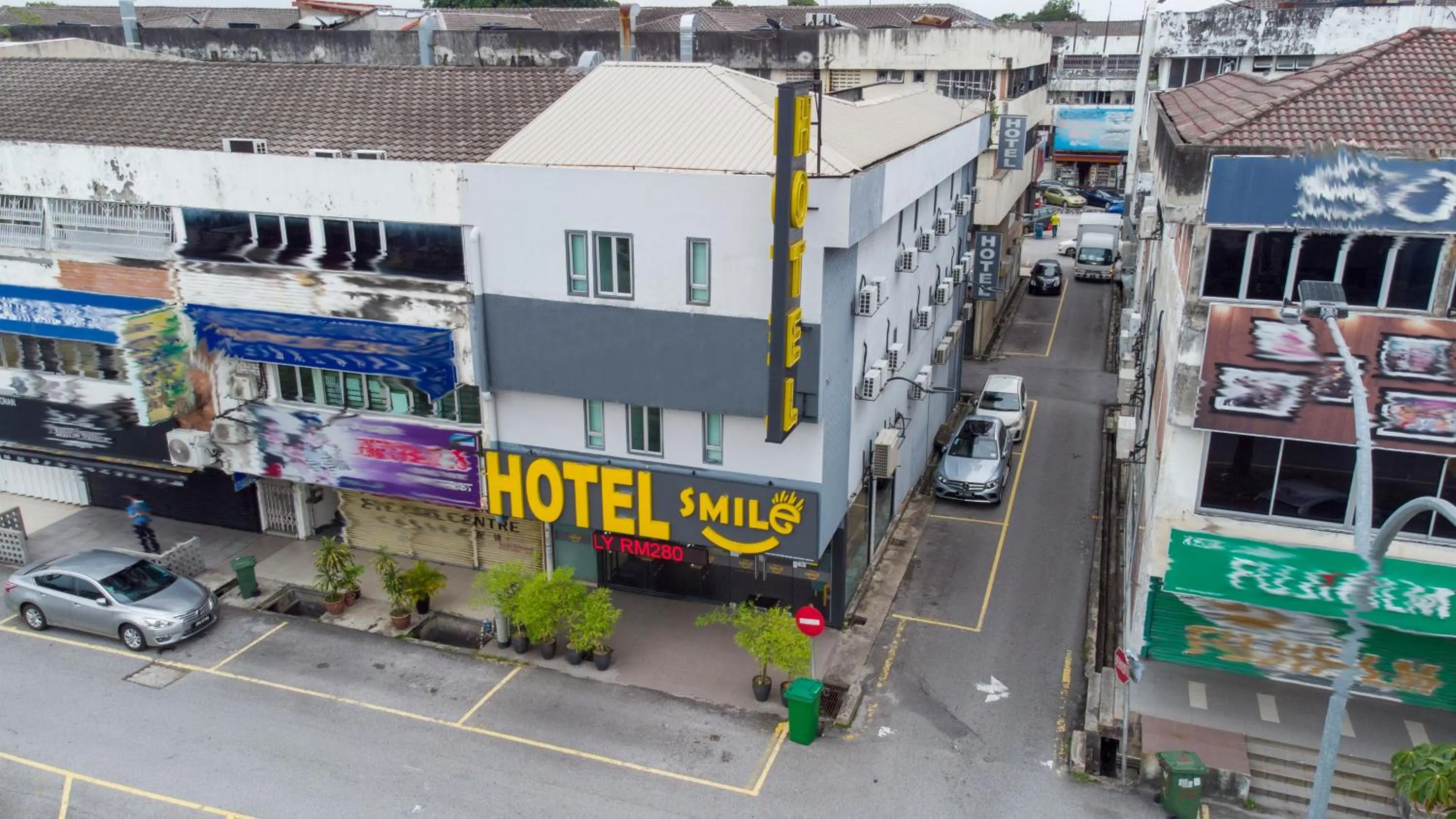 Property building in Smile Hotel Petaling Jaya SS2