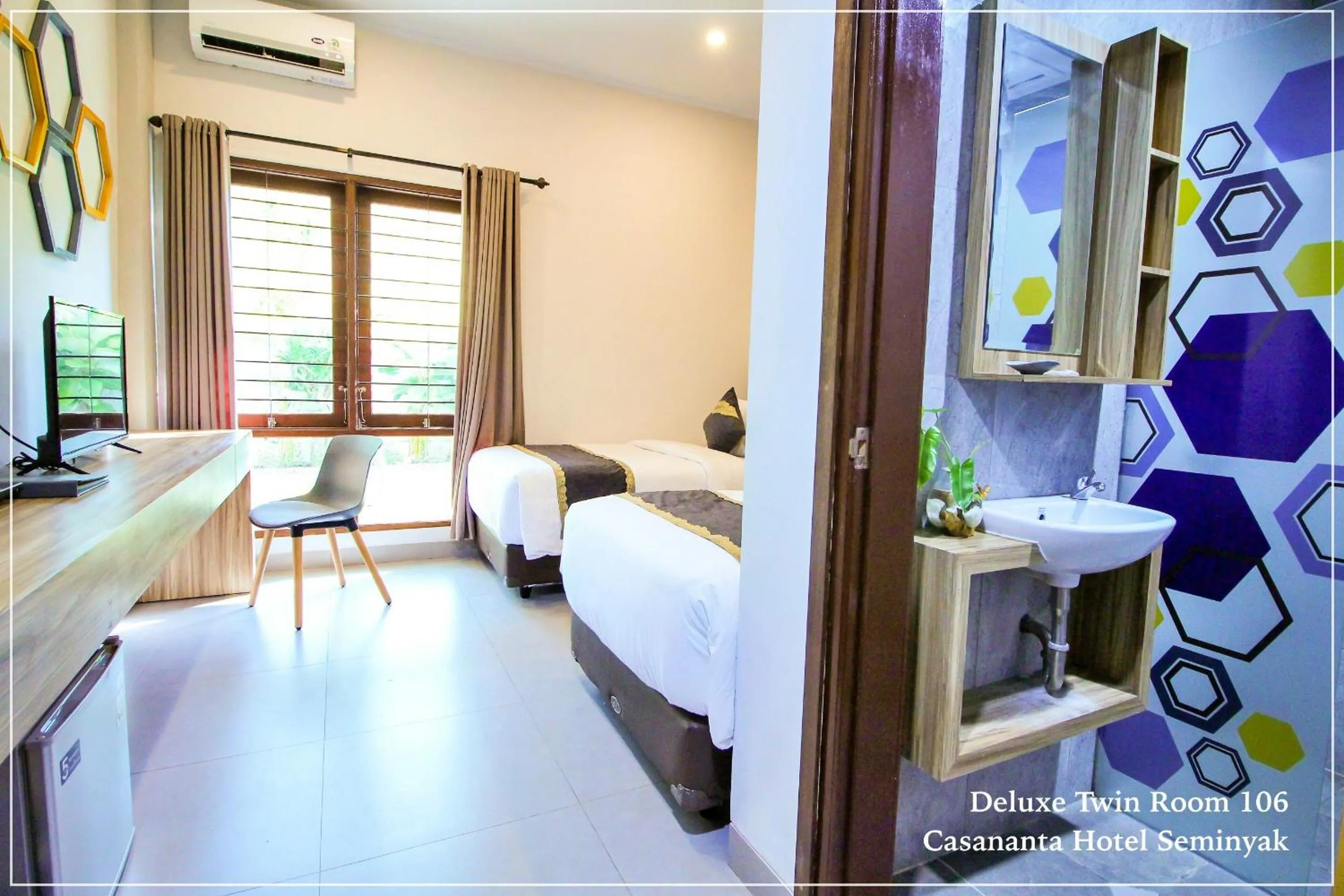 Photo of the whole room, Bed in Casananta Seminyak