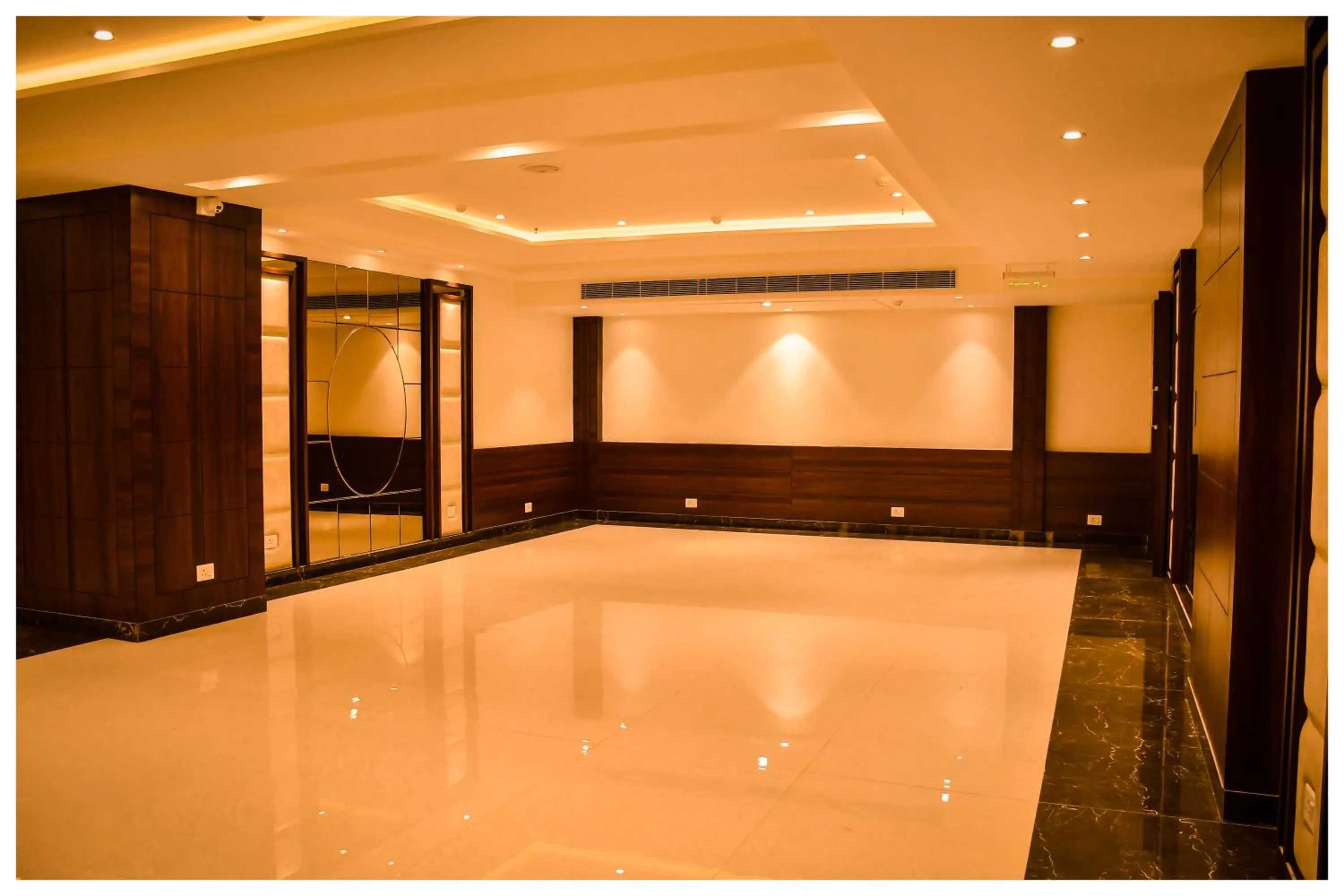 Business facilities in THE DOWNTOWN