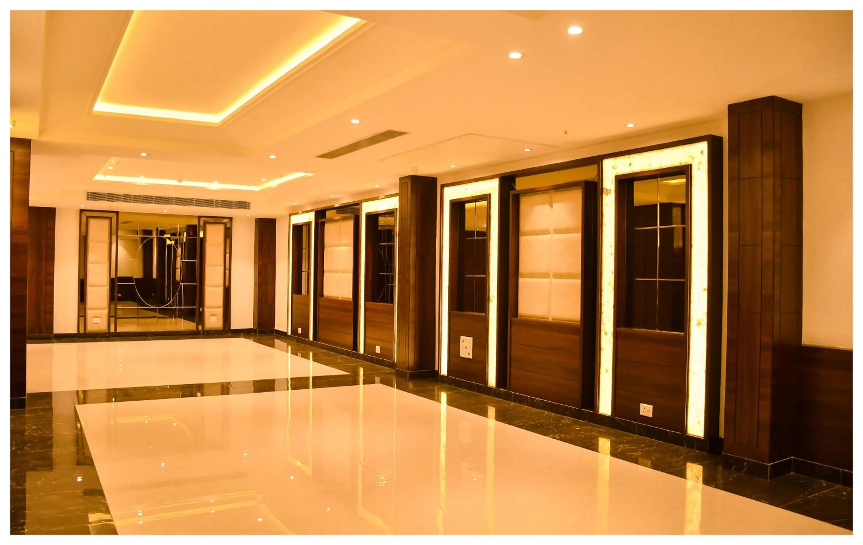 Business facilities in THE DOWNTOWN