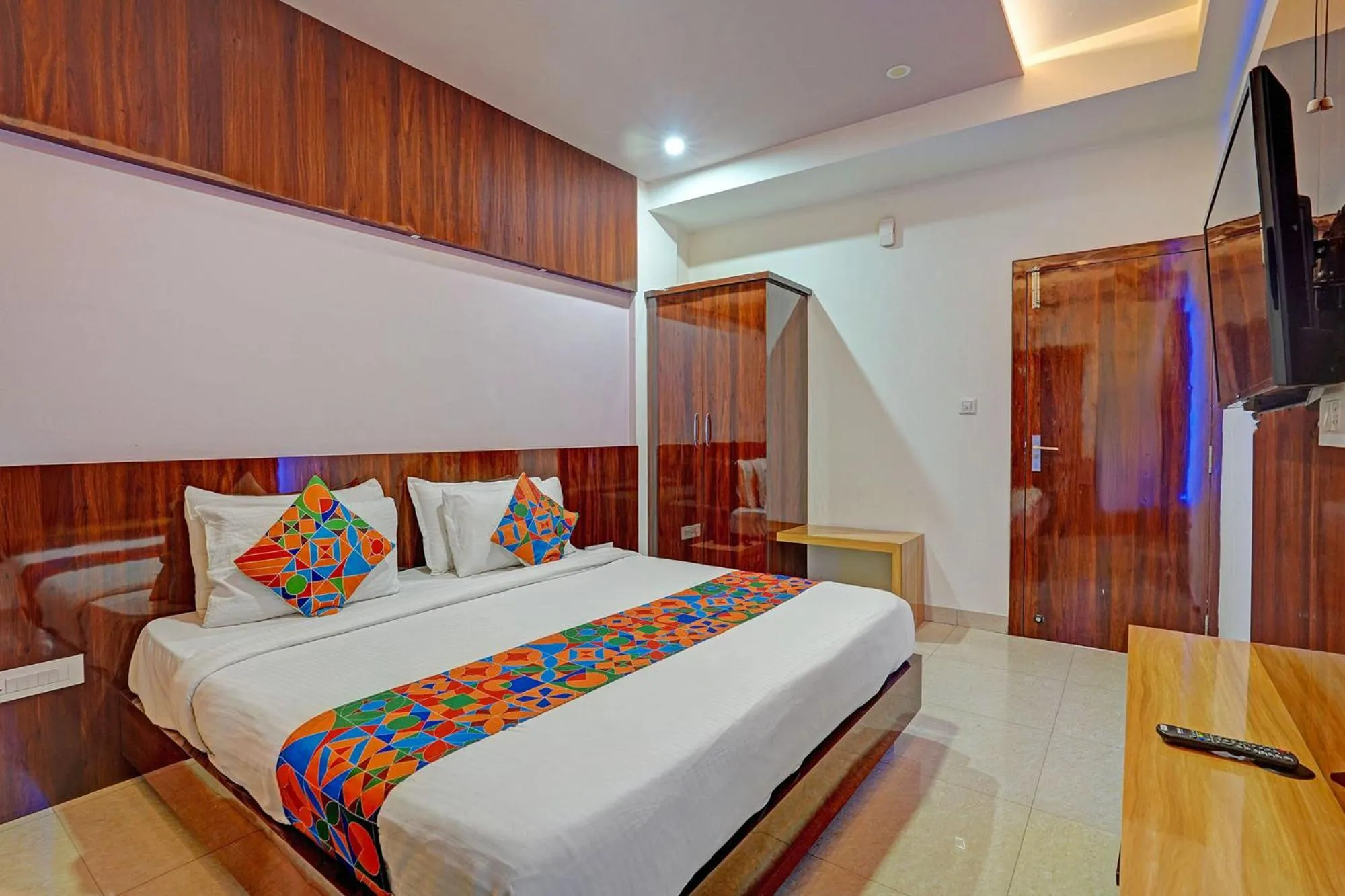 Bed in FabHotel Royal Blue Meridian Inn