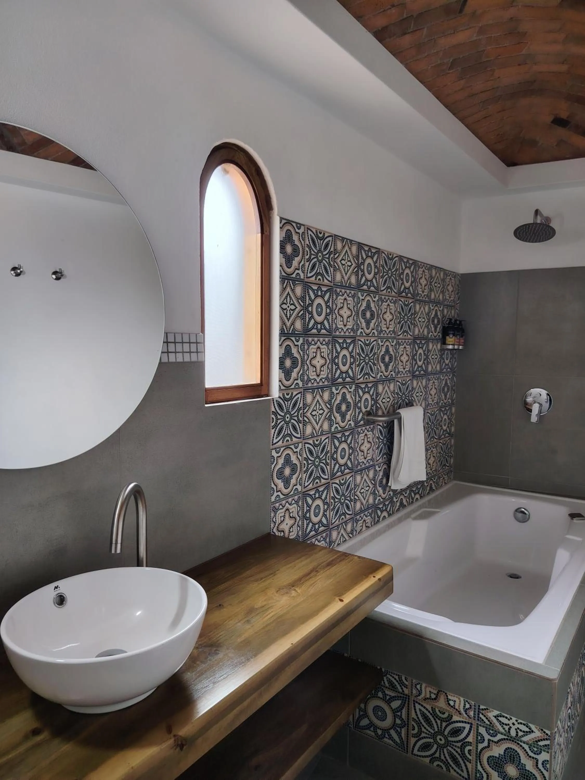 Bathroom in La Alhambra Hotel Boutique