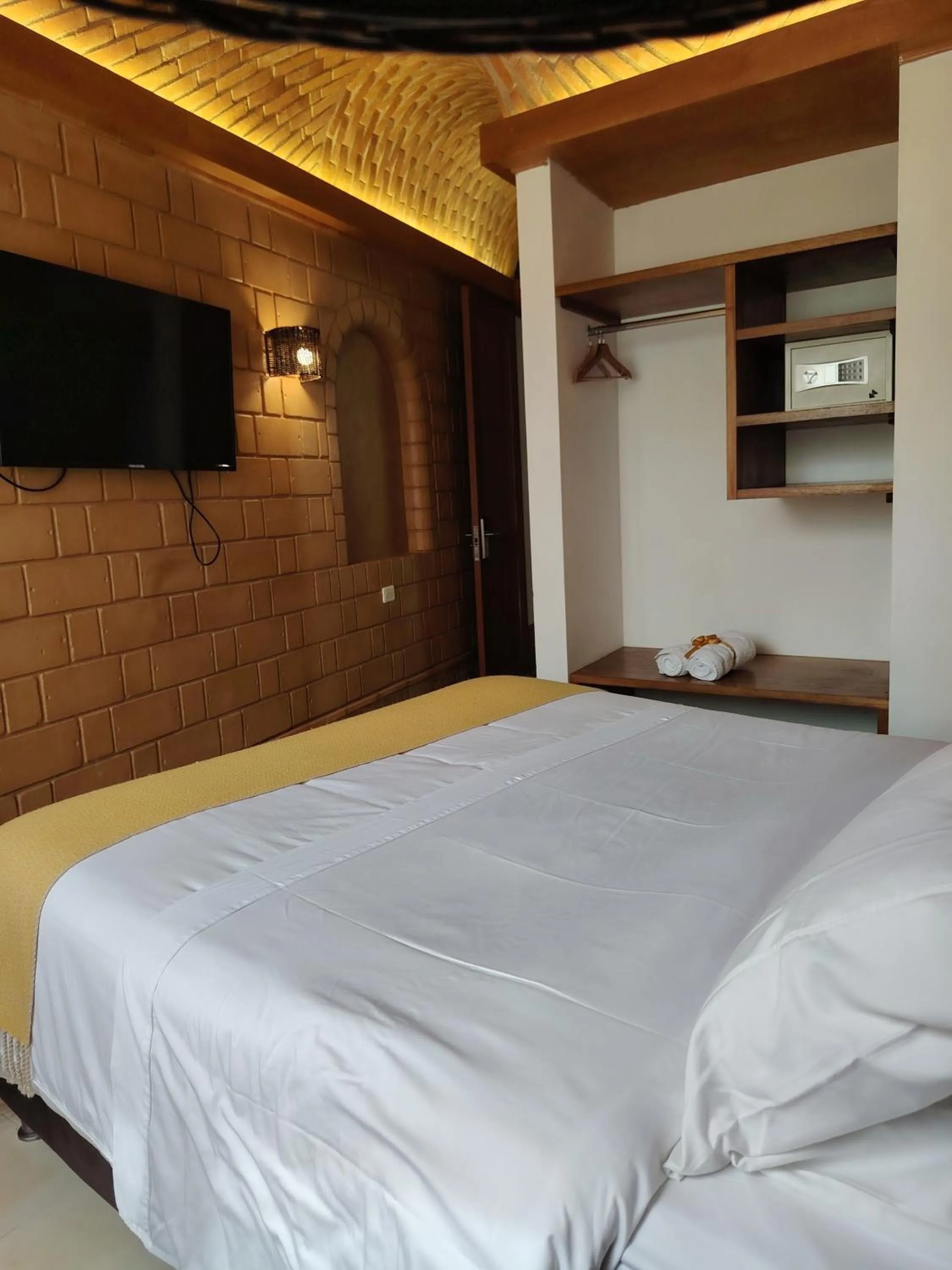 TV and multimedia, Bed in La Alhambra Hotel Boutique