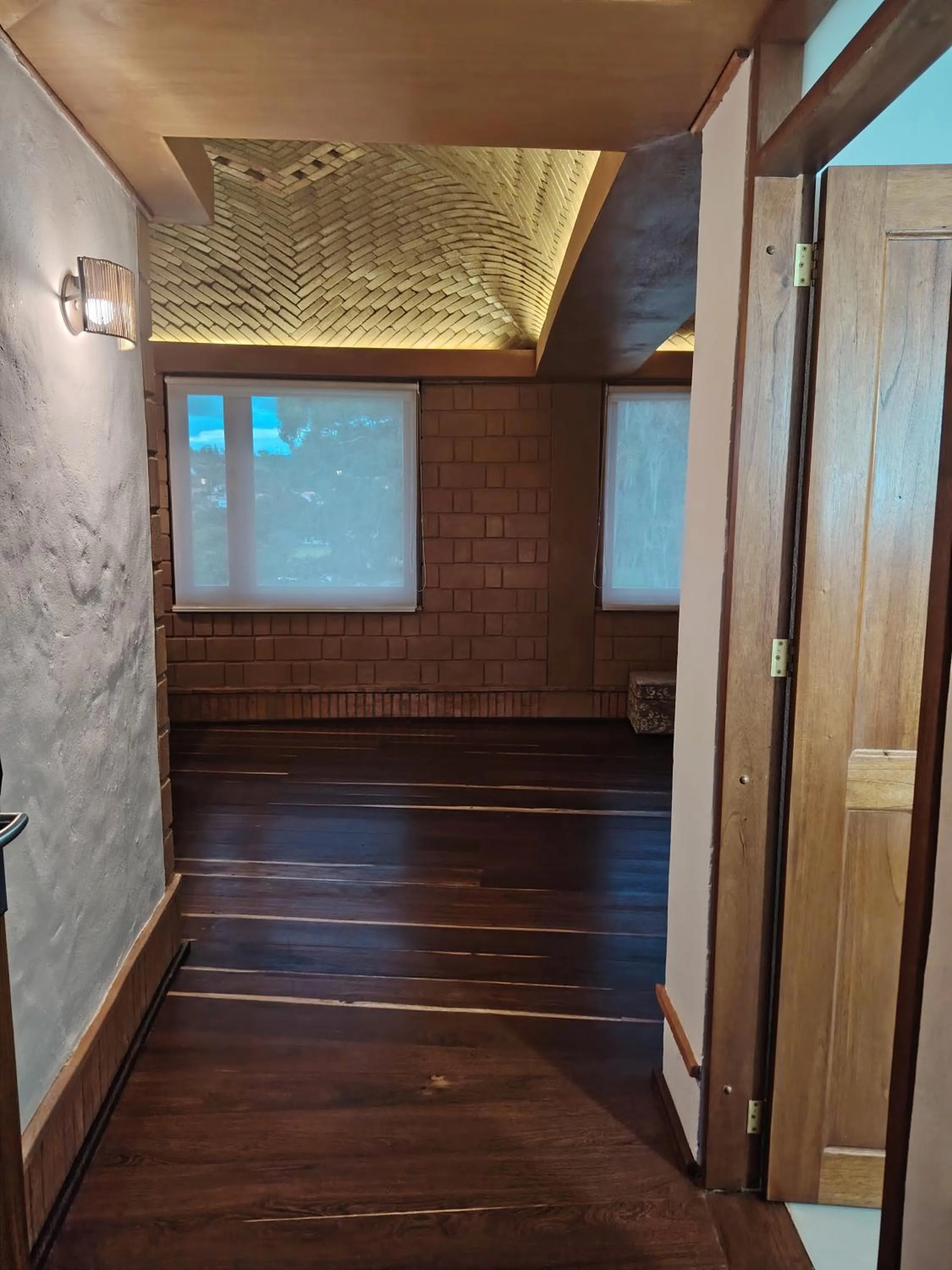 wardrobe in La Alhambra Hotel Boutique