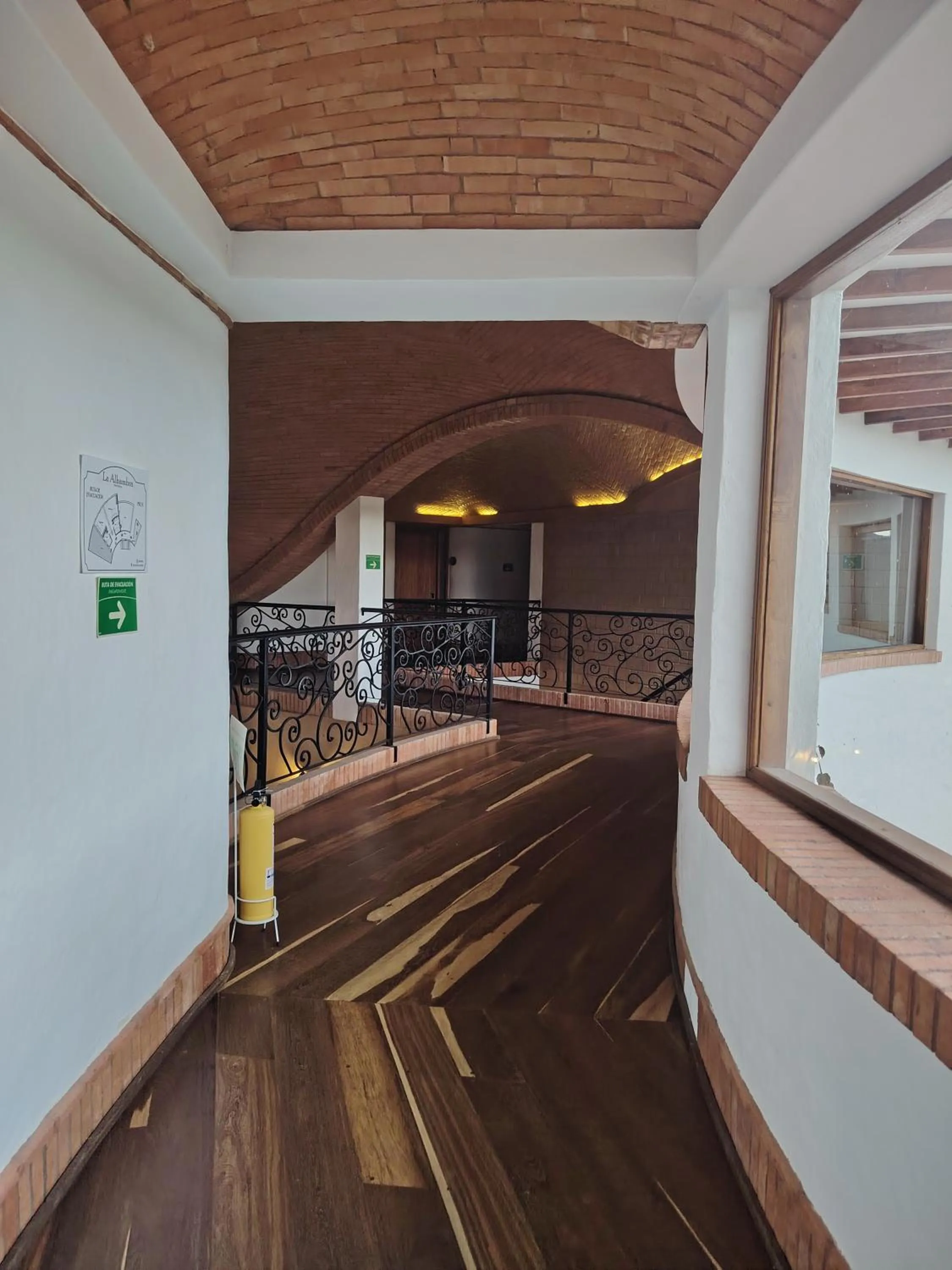 Lounge or bar in La Alhambra Hotel Boutique