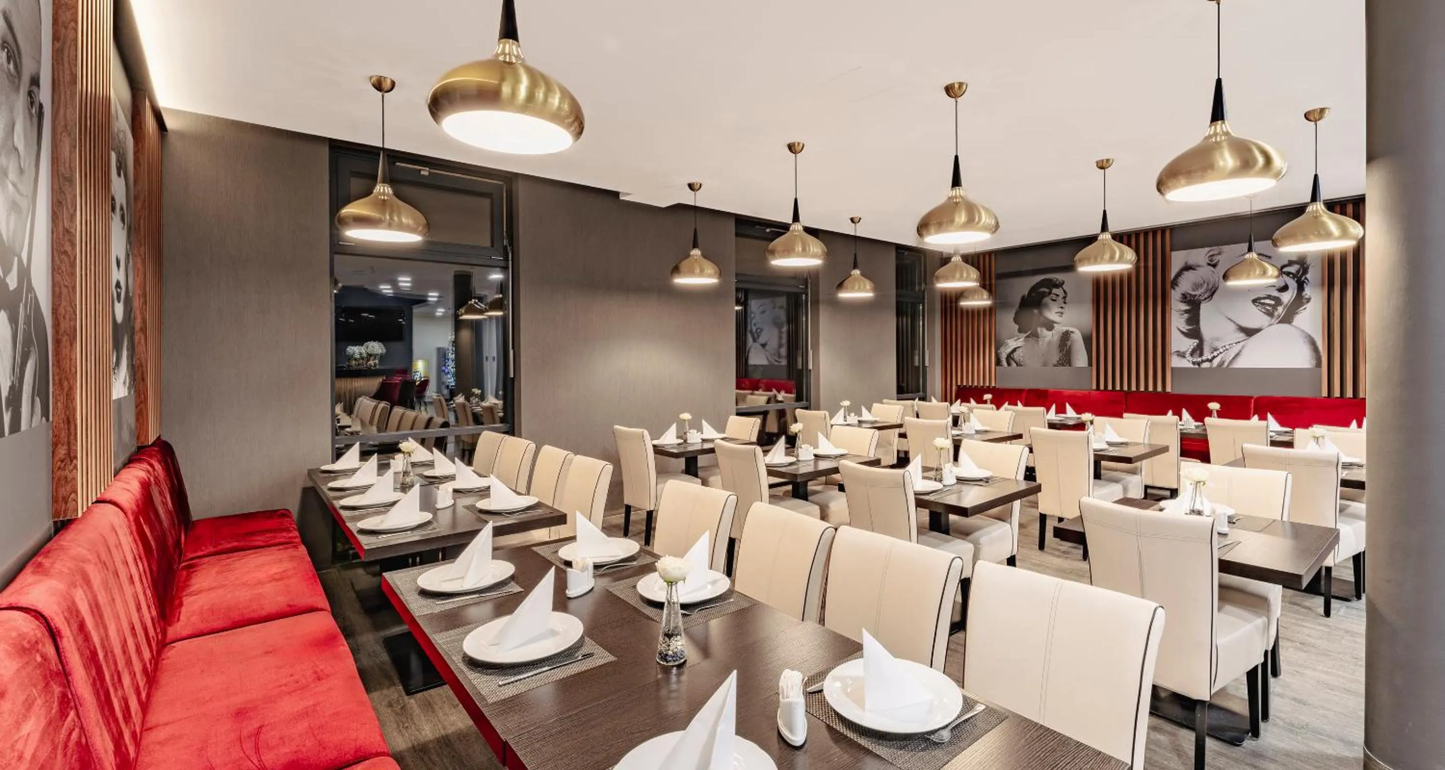 Restaurant/places to eat in PLAZA INN Mühldorf