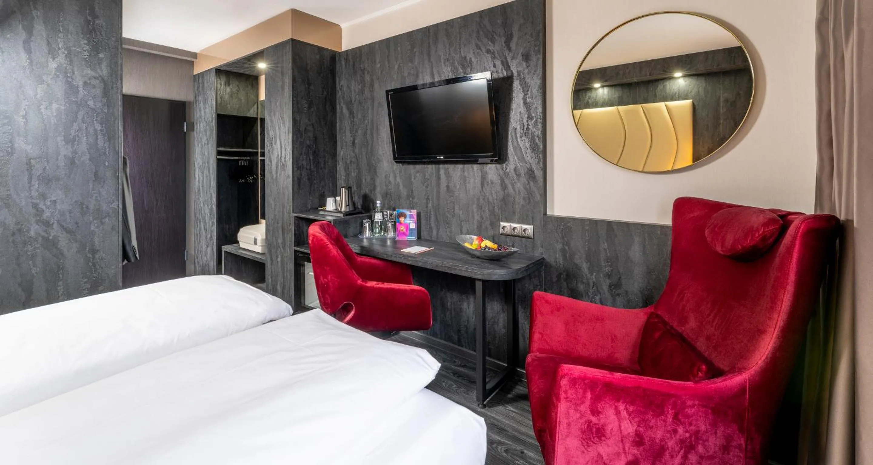 Bedroom, Bed in PLAZA INN Mühldorf