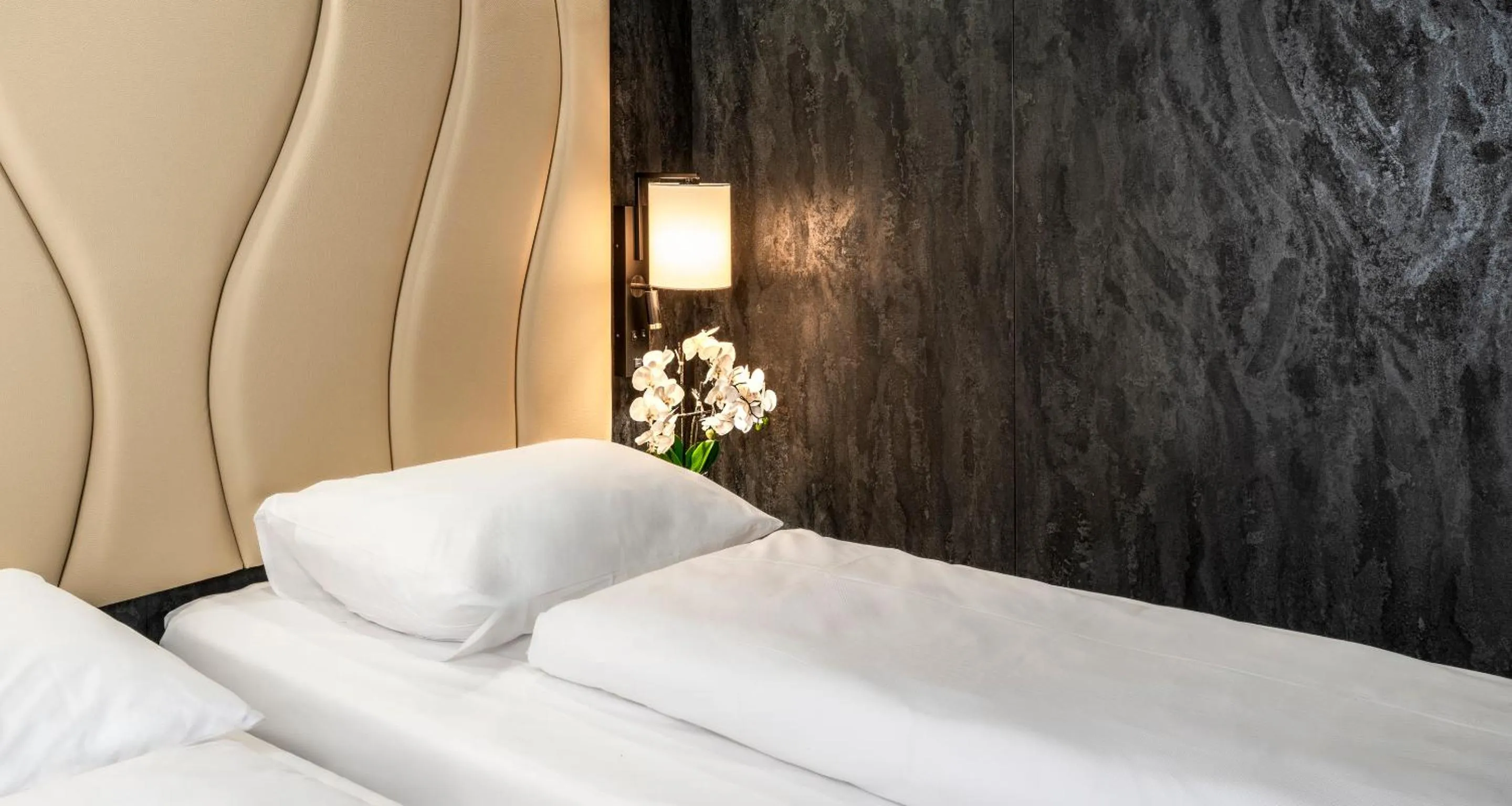 Bed in PLAZA INN Mühldorf