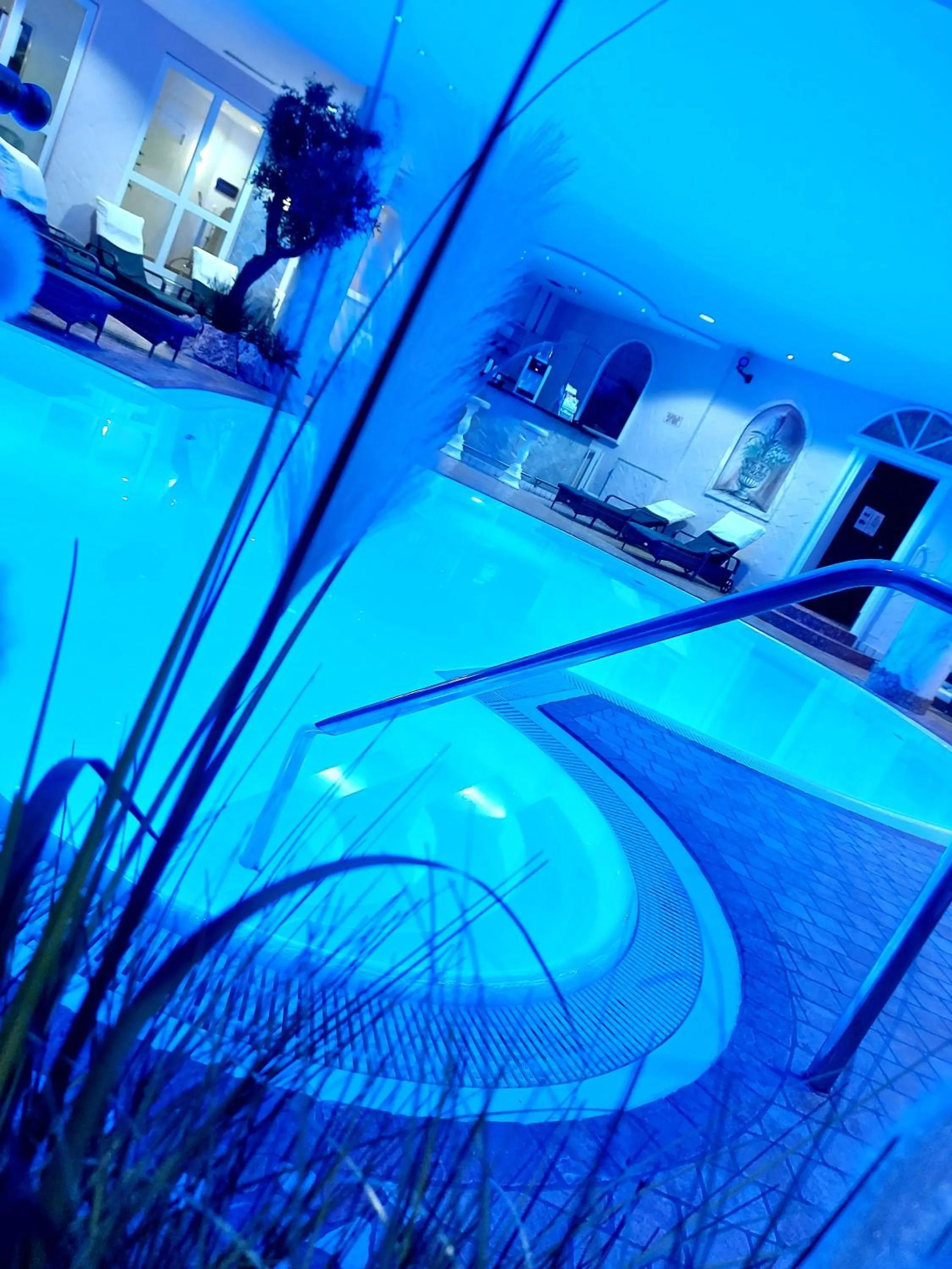 Swimming pool in Parkhotel Altmühltal