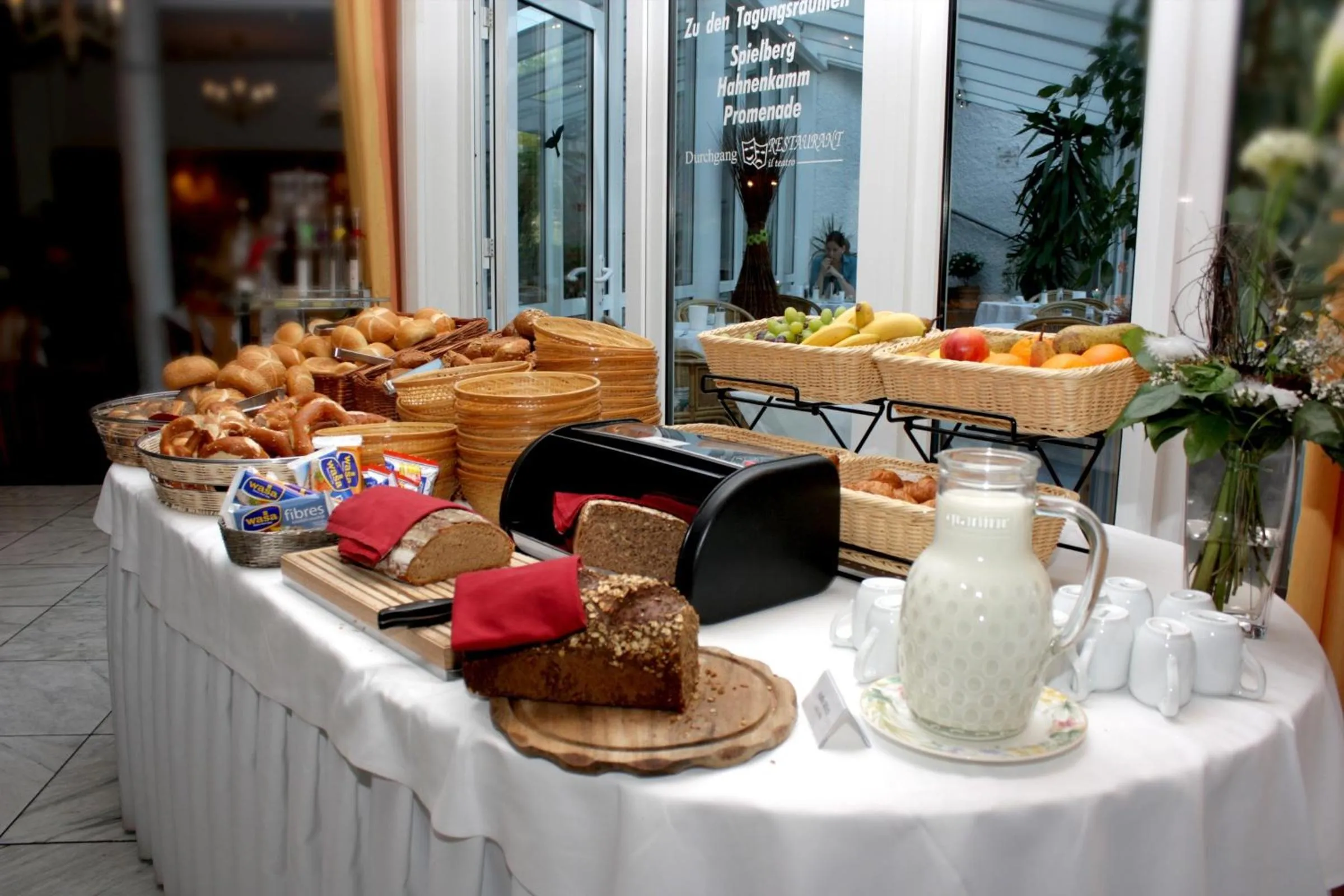 Buffet breakfast in Parkhotel Altmühltal