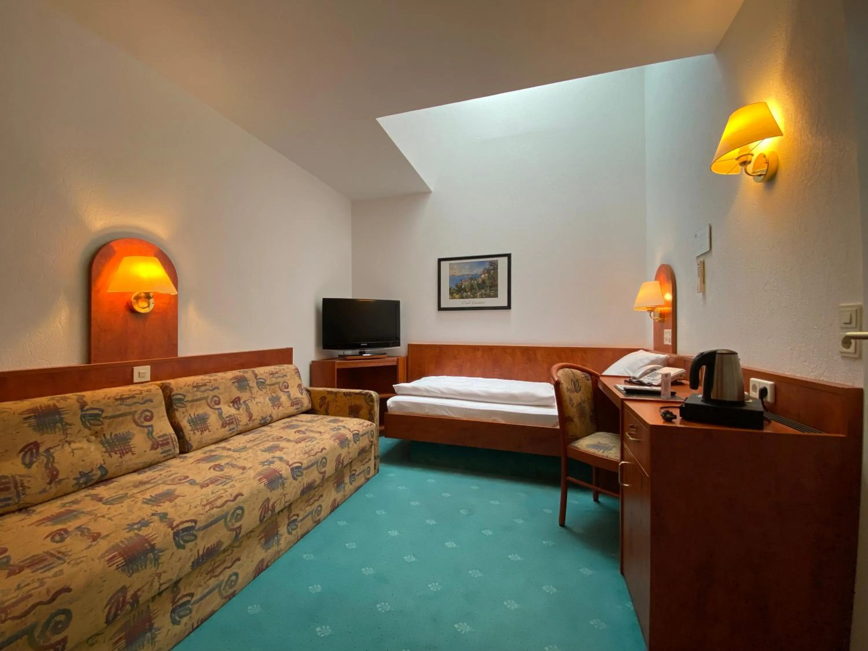 Photo of the whole room, Bed in Hotel Hansa