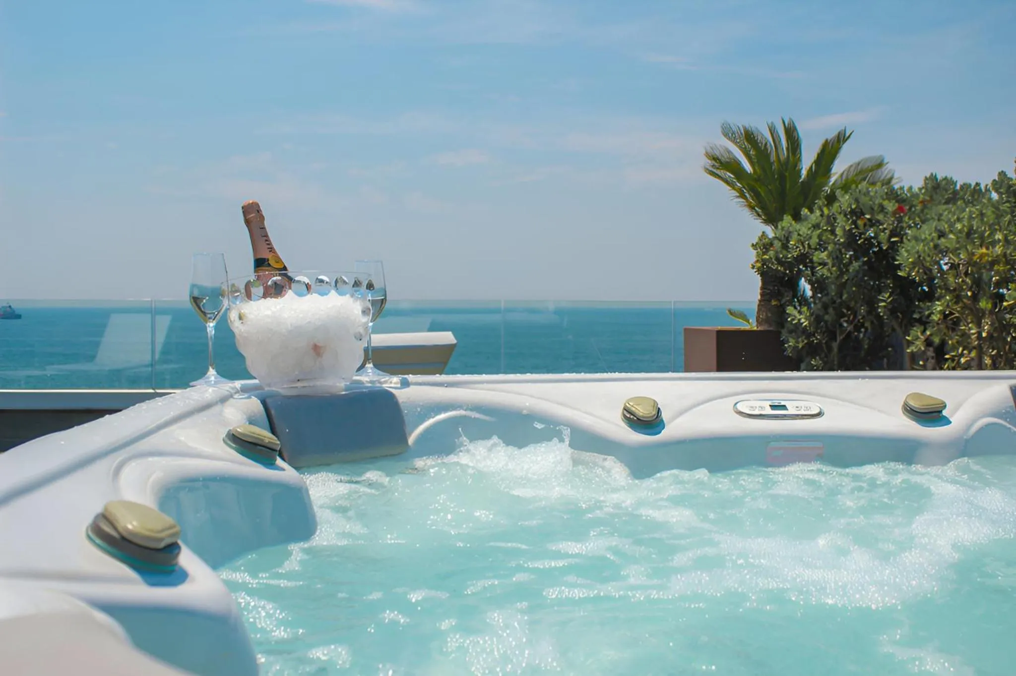 Open Air Bath in Hotel & Resort Tre Fontane Luxury