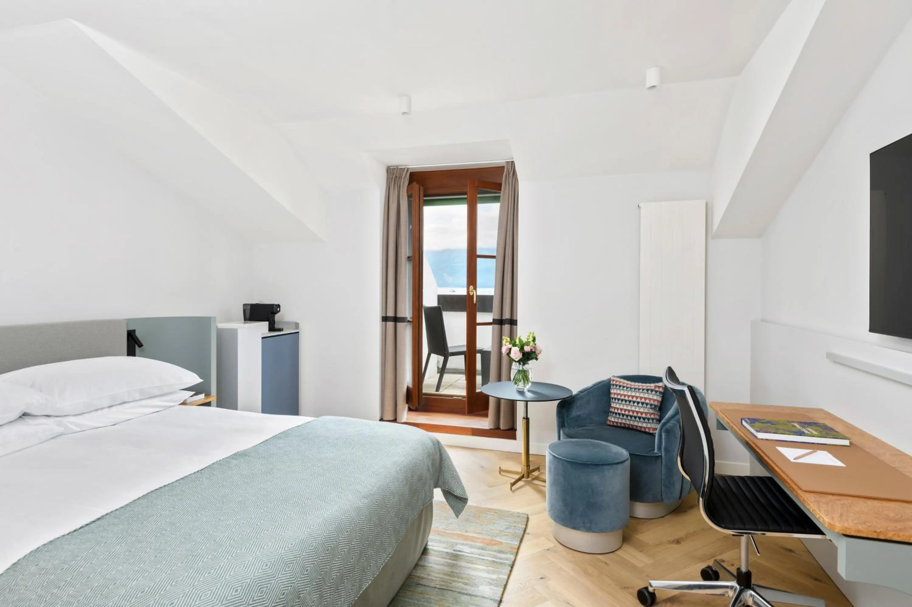 Bedroom, Bed in Hotel Angleterre