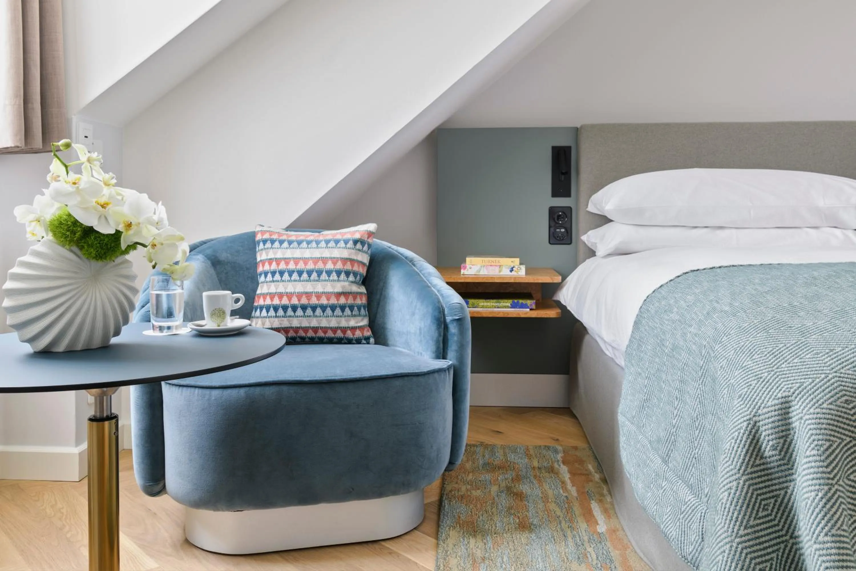 Bedroom, Bed in Hotel Angleterre