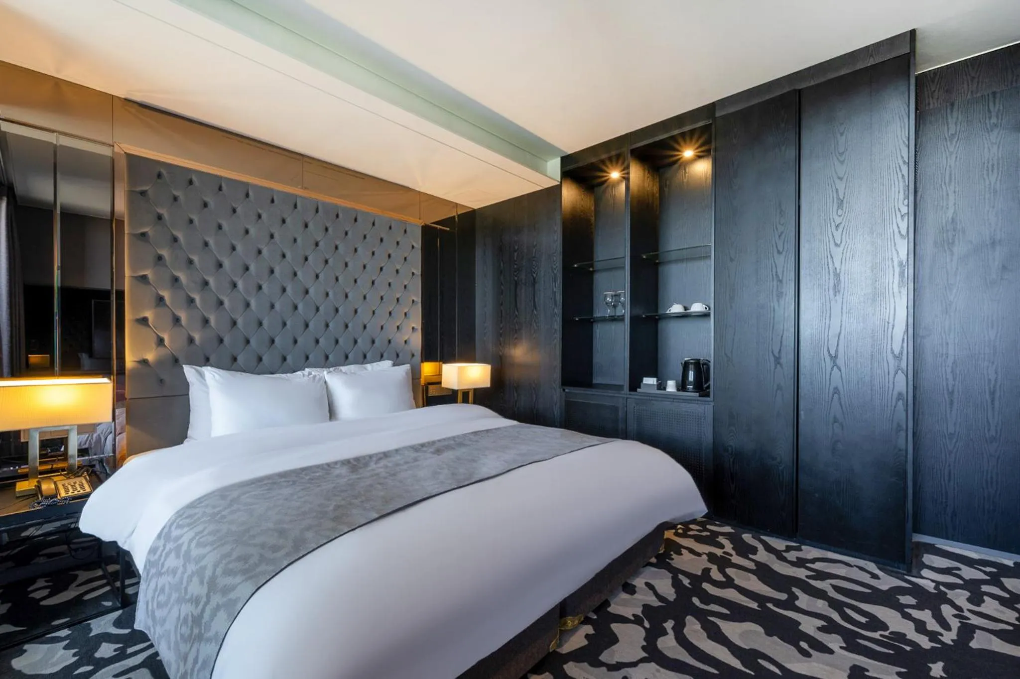 Bed in Best Louis Hamilton Hotel West Busan