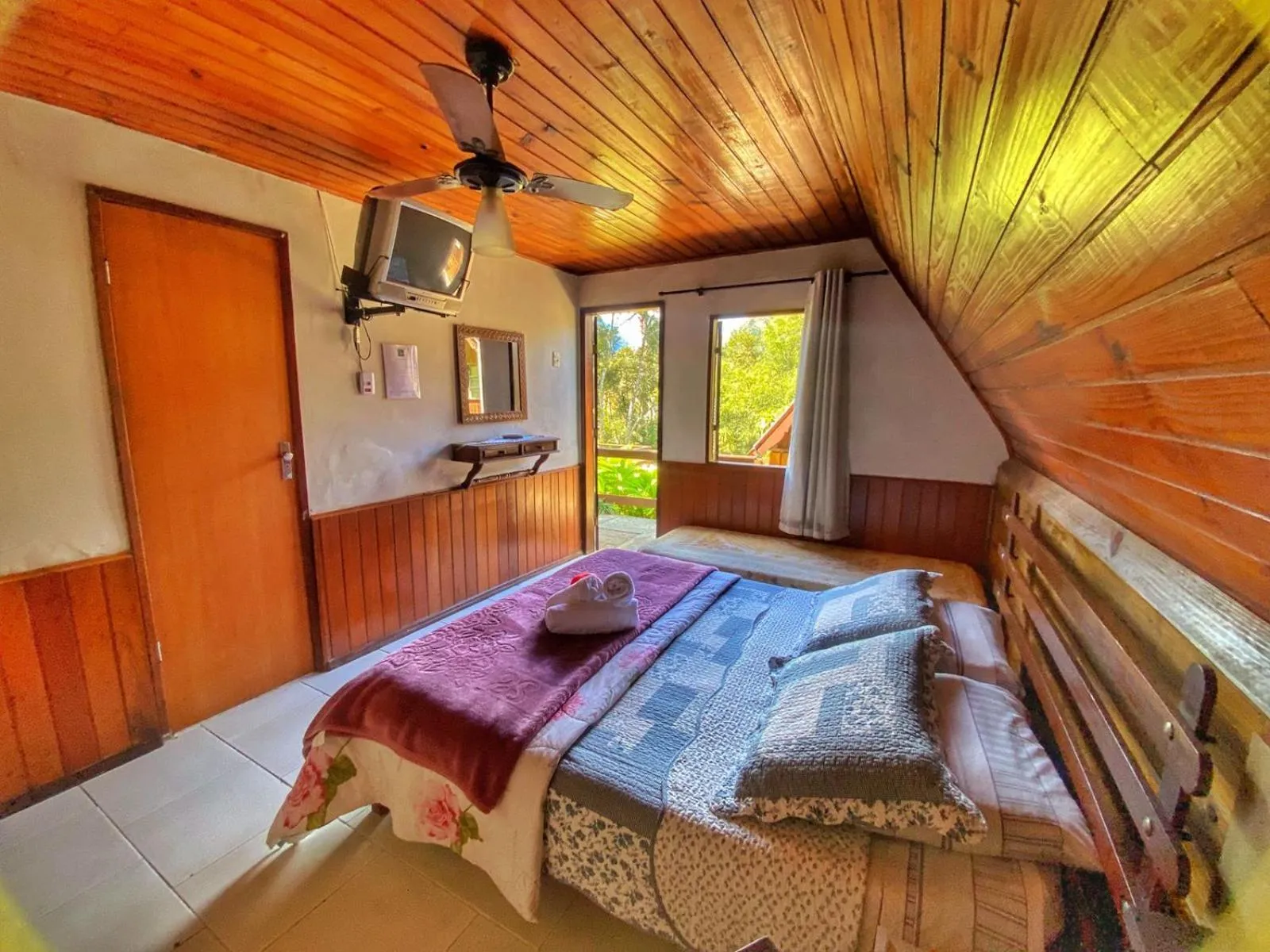 Photo of the whole room, Bed in Pousada Colibri Serrano