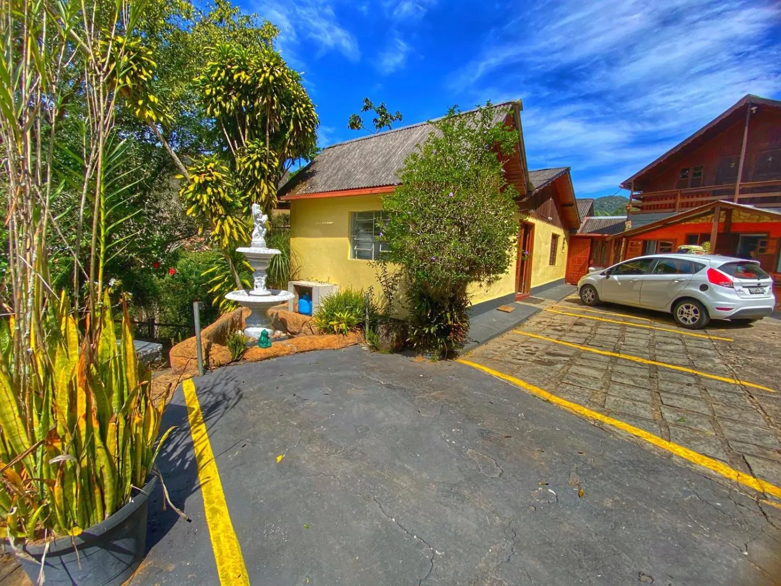 Parking in Pousada Colibri Serrano