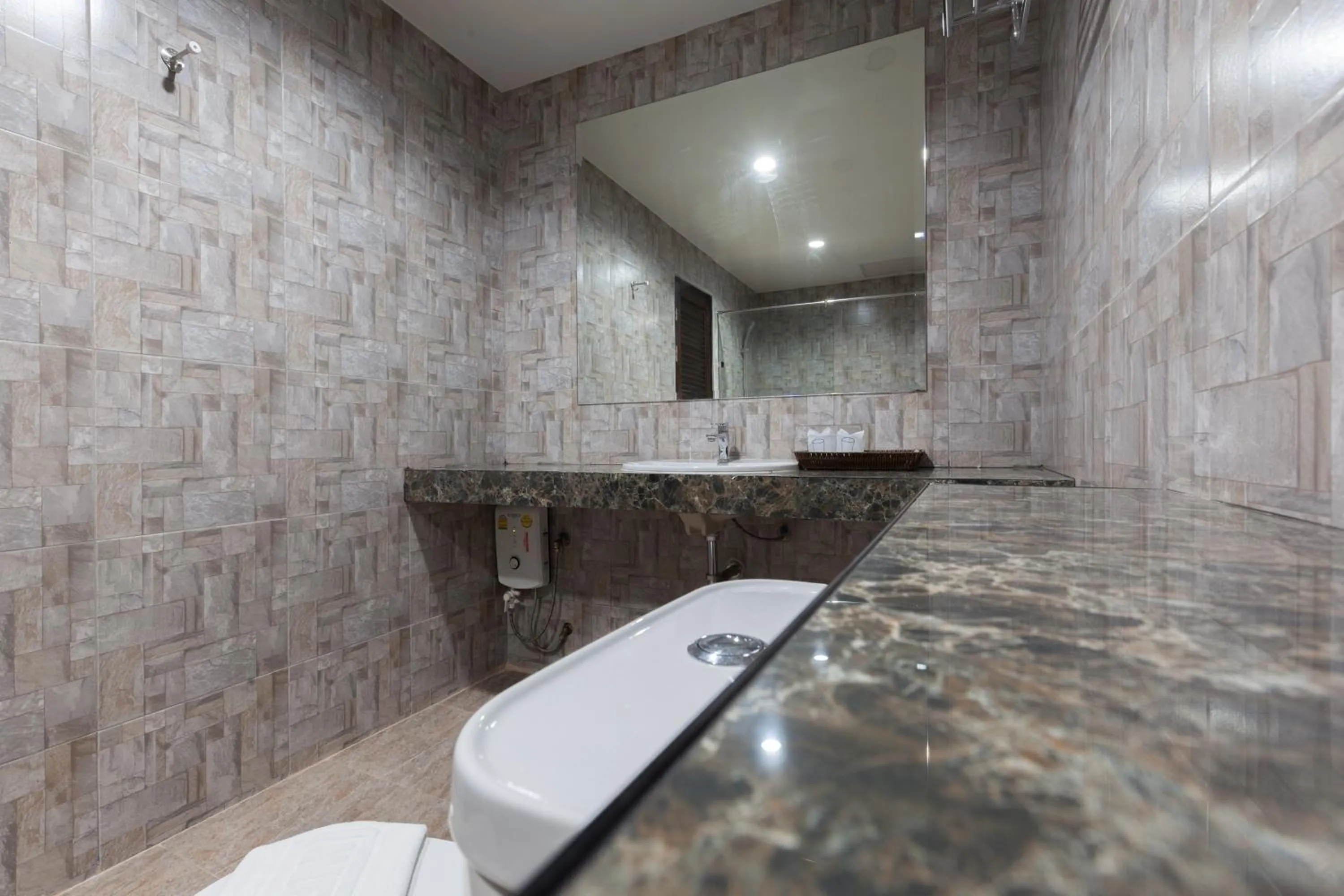 Bathroom in Pranee Home Phang-nga