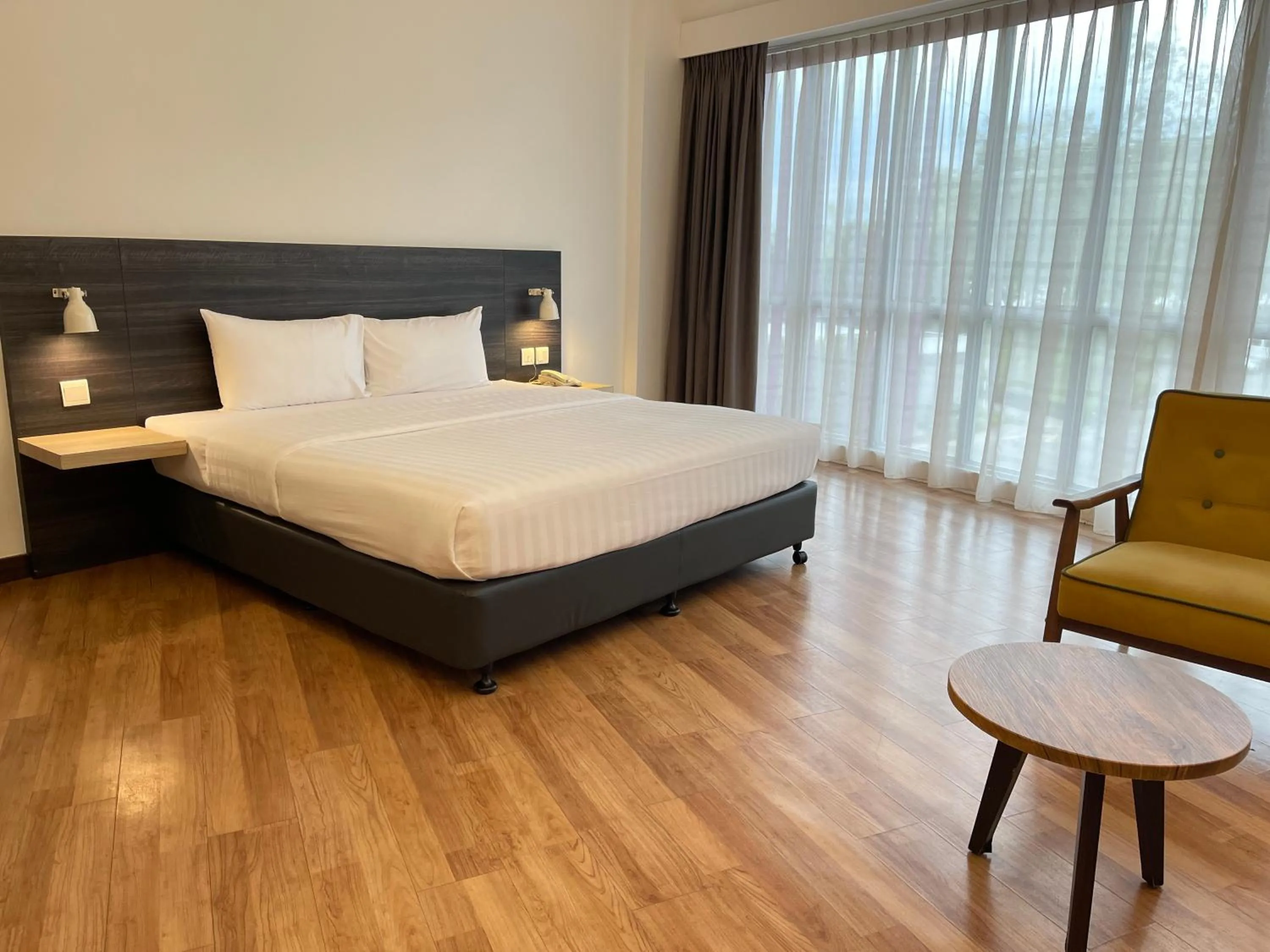 Bedroom, Bed in Win Hotel