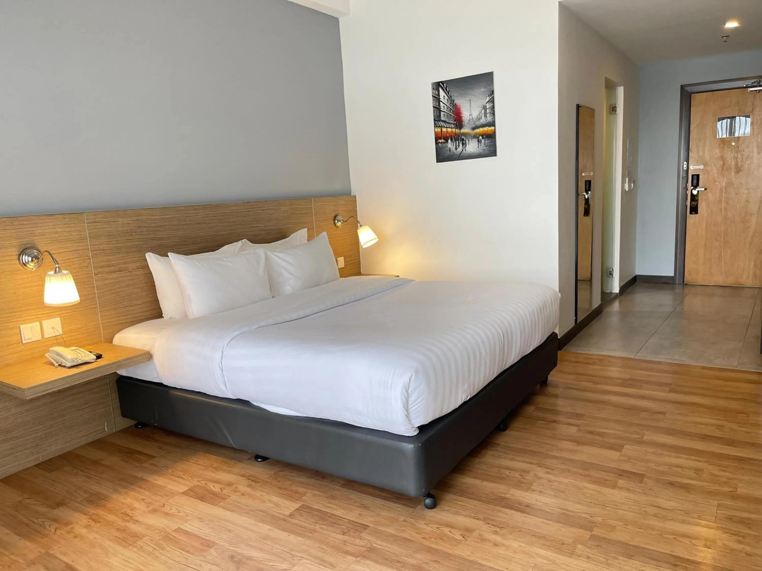 Bedroom, Bed in Win Hotel