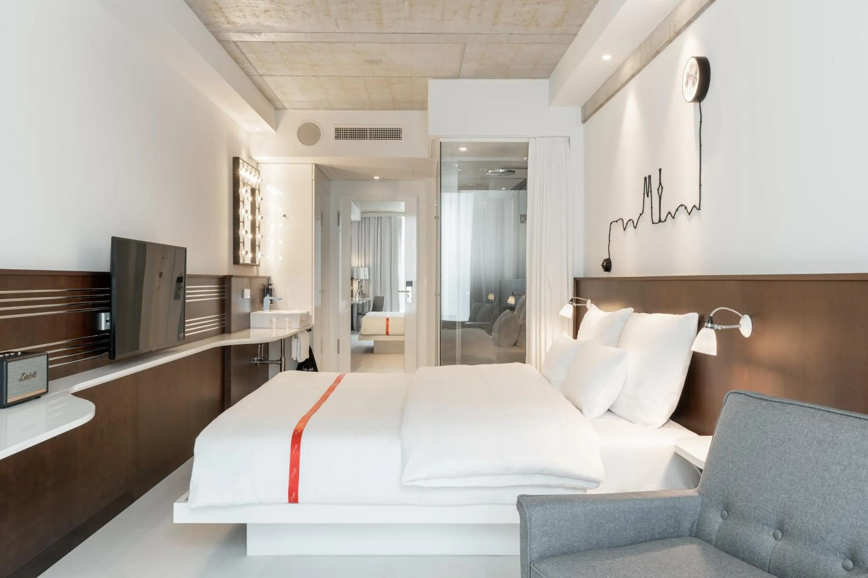 Photo of the whole room, Bed in Ruby Ella Hotel Cologne