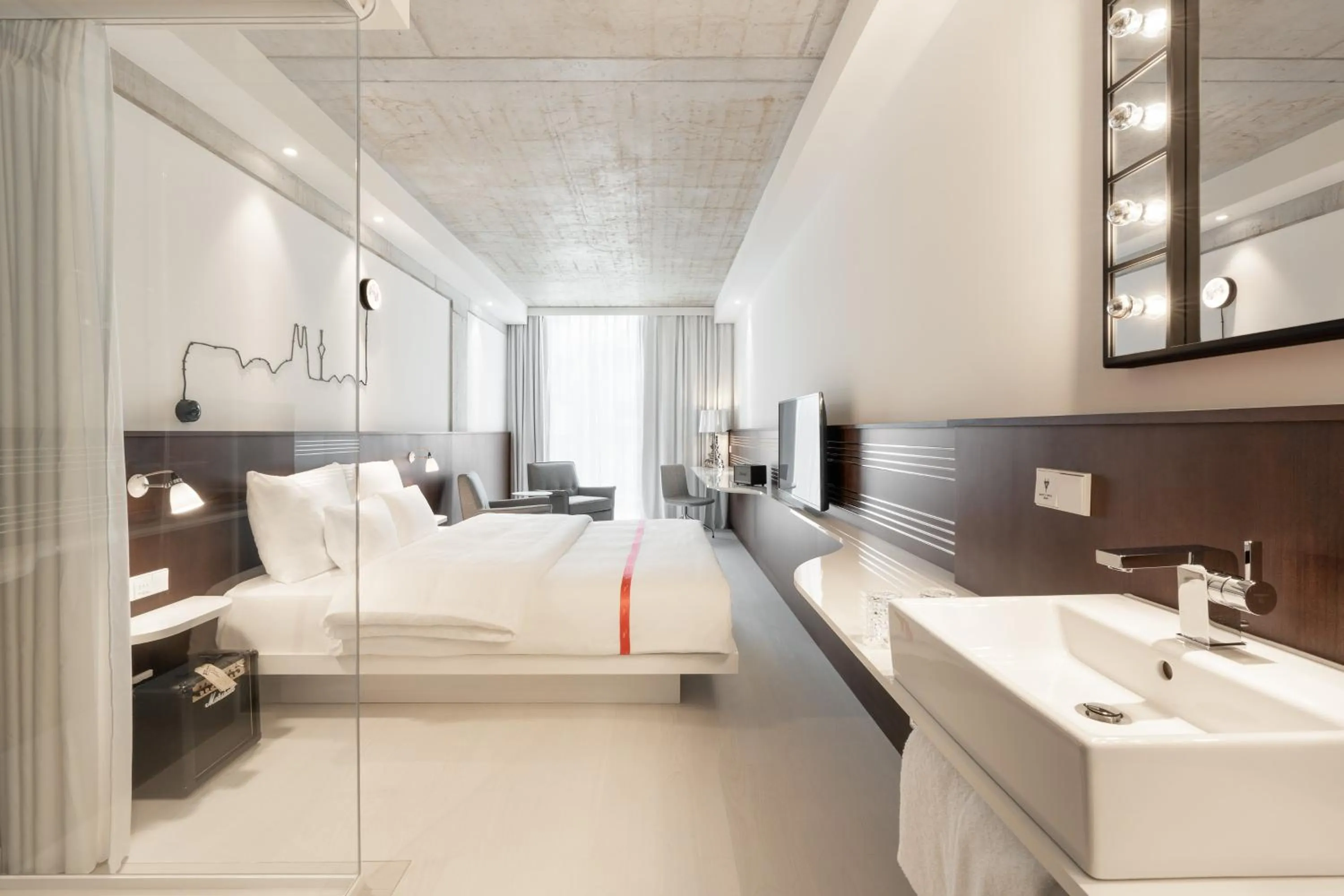 Photo of the whole room, Bed in Ruby Ella Hotel Cologne