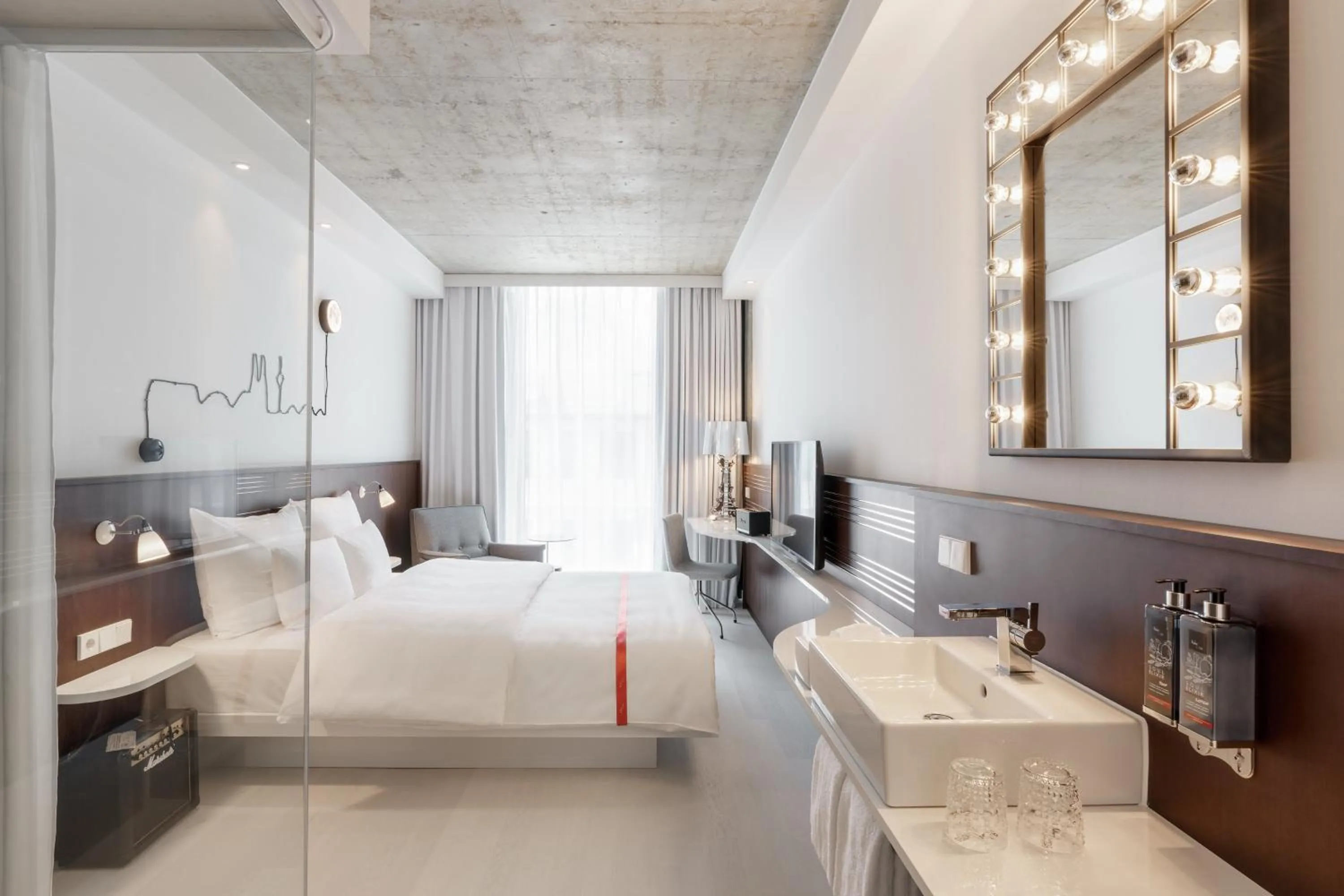 Photo of the whole room, Bed in Ruby Ella Hotel Cologne