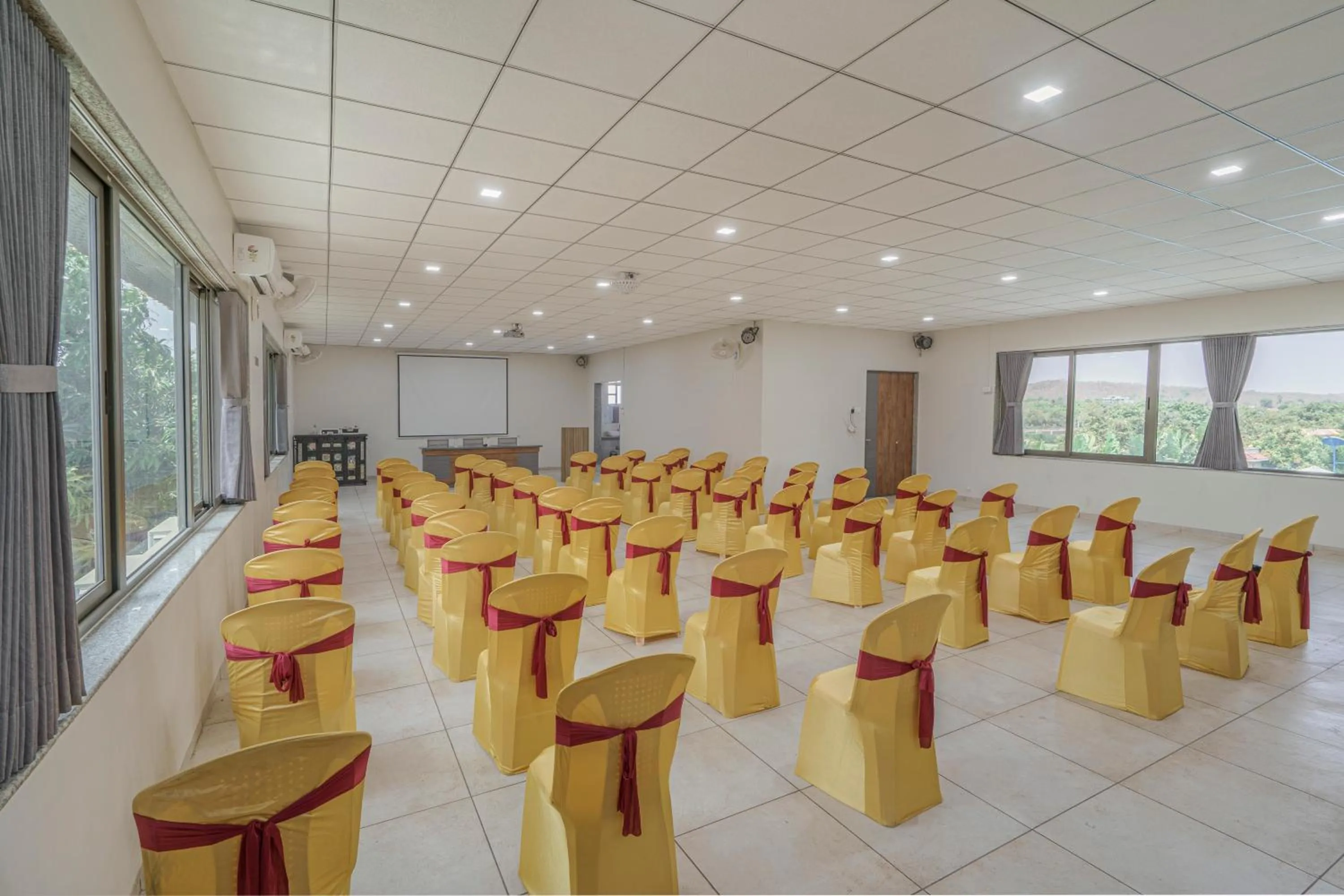 Meeting/conference room in Sterling Gir